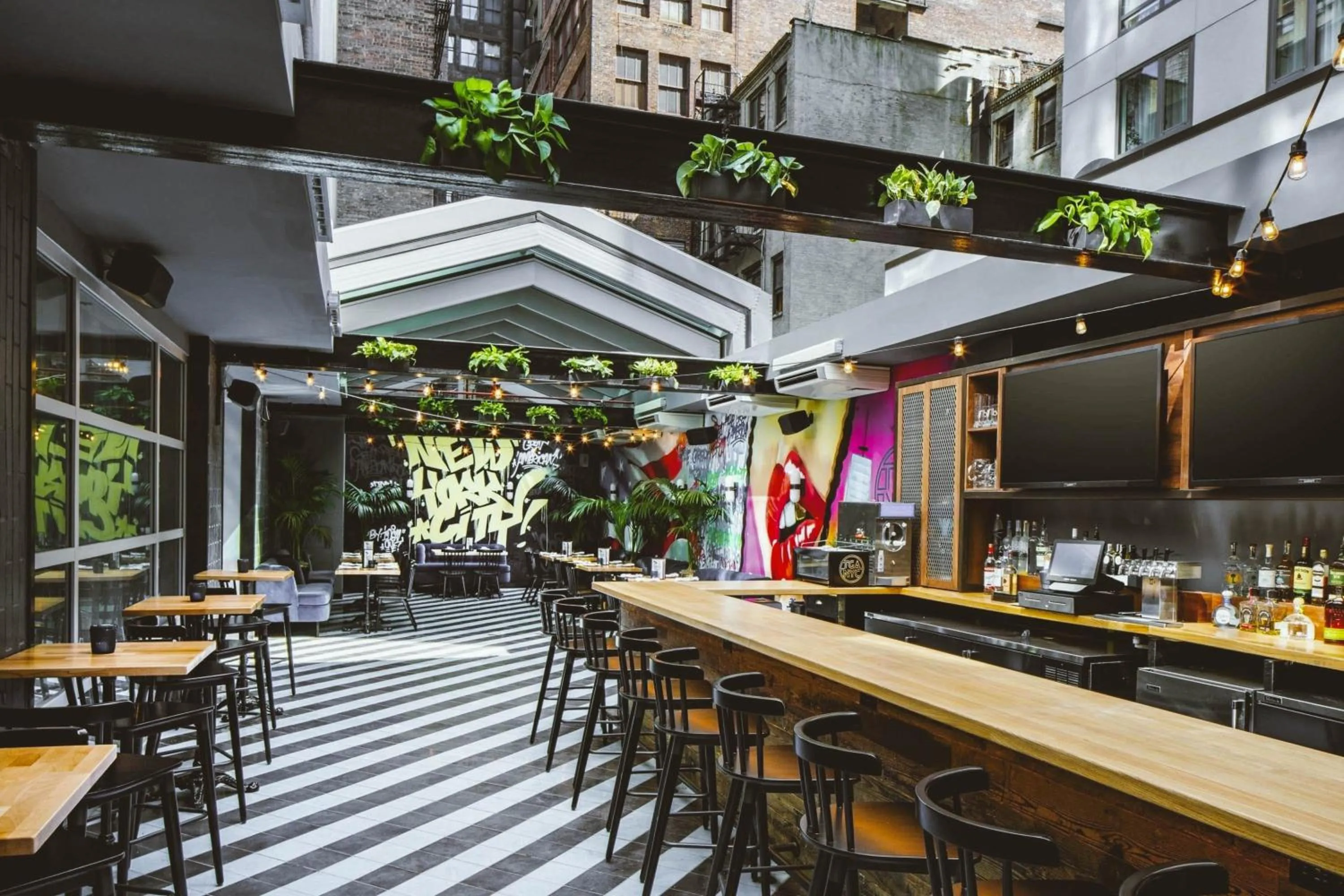 Lounge or bar in Crowne Plaza HY36 Midtown Manhattan by IHG