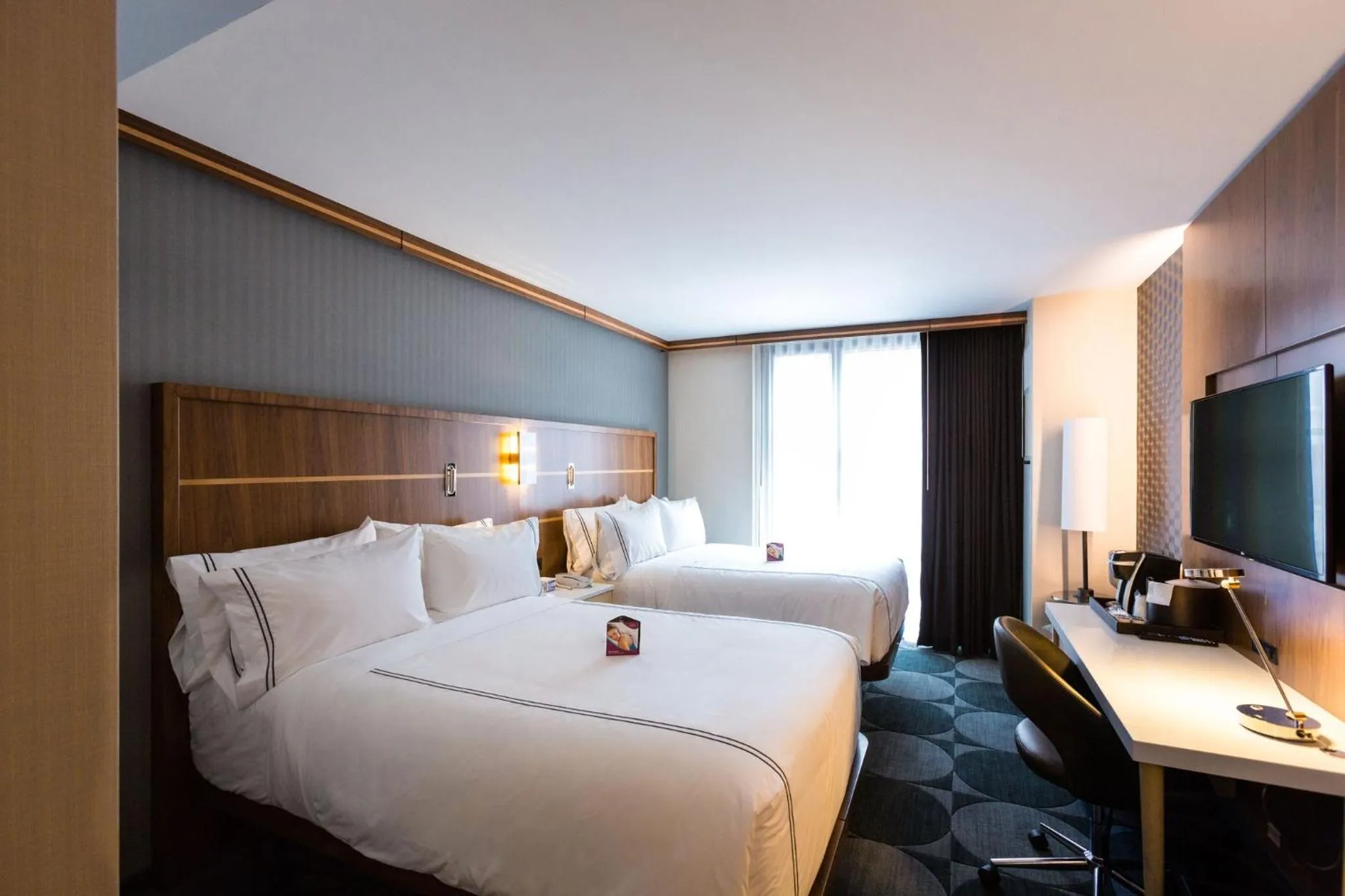 Photo of the whole room, Bed in Crowne Plaza HY36 Midtown Manhattan by IHG