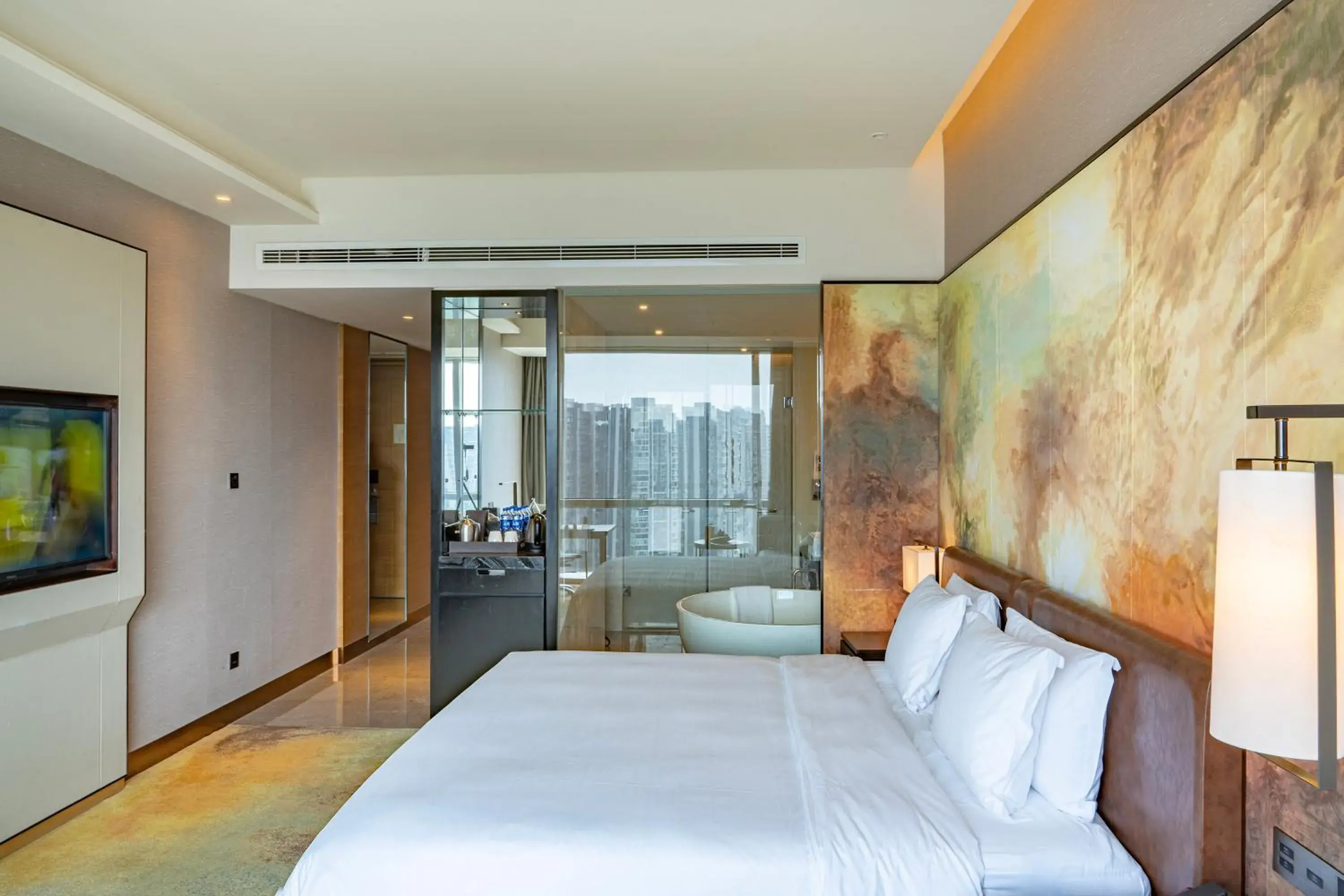TV and multimedia, Bed in Crowne Plaza Chengdu Wenjiang by IHG TV and multimedia, Bed in Crowne Plaza Chengdu Wenjiang by IHG