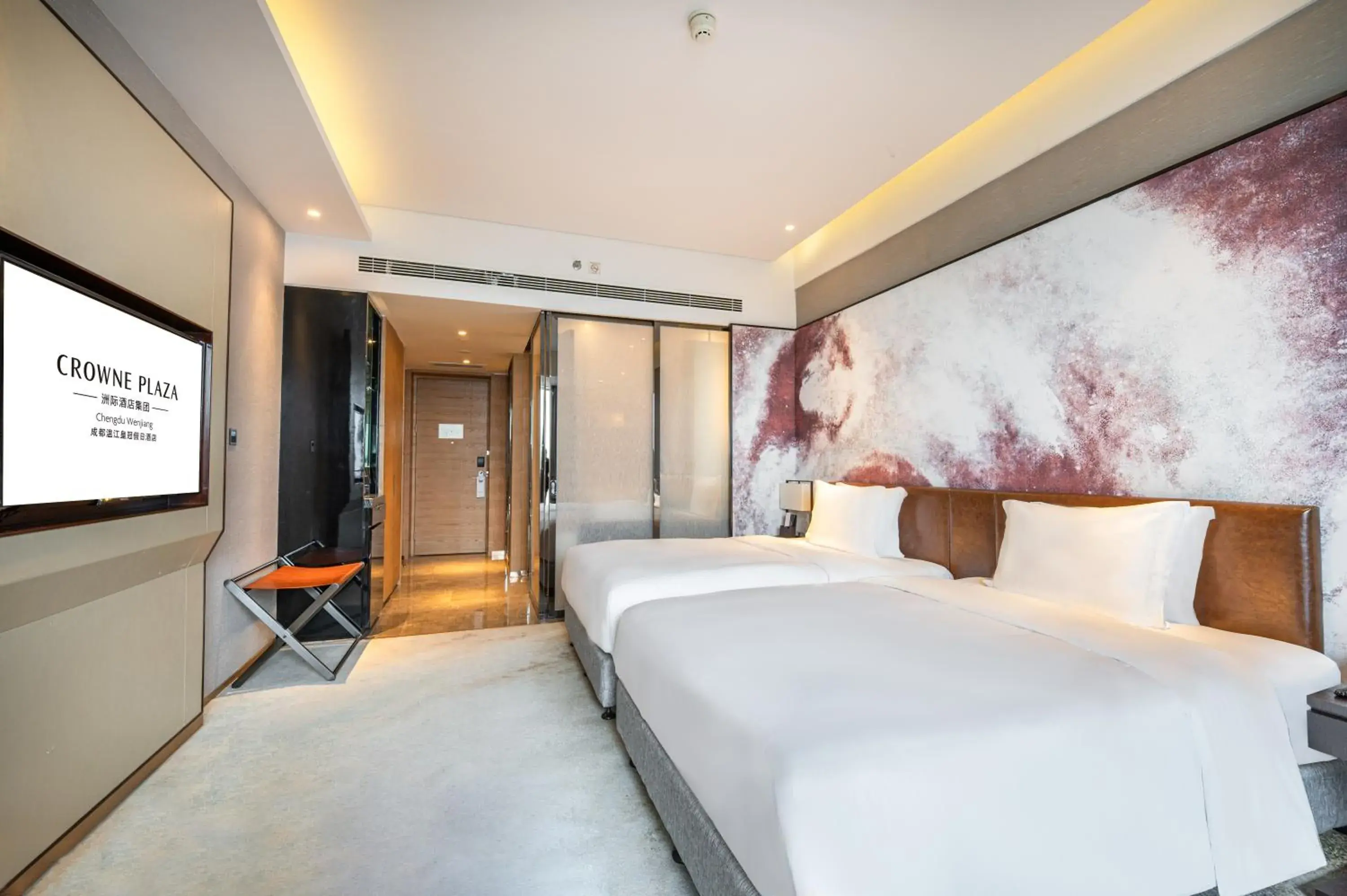 Bed in Crowne Plaza Chengdu Wenjiang by IHG Bed in Crowne Plaza Chengdu Wenjiang by IHG