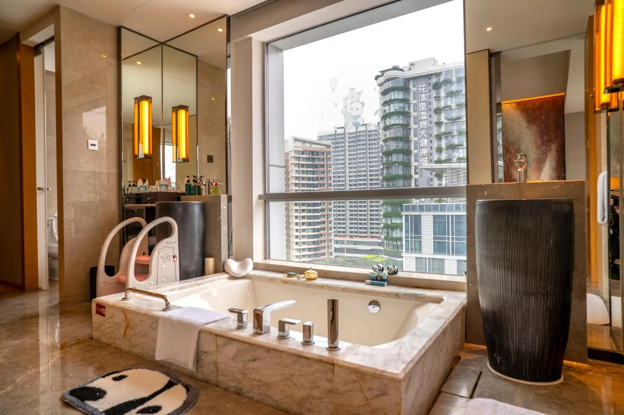 Photo of the whole room in Crowne Plaza Chengdu Wenjiang by IHG