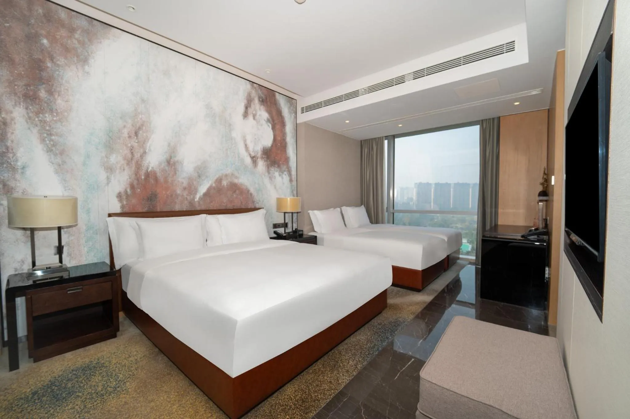 Photo of the whole room, Bed in Crowne Plaza Chengdu Wenjiang by IHG