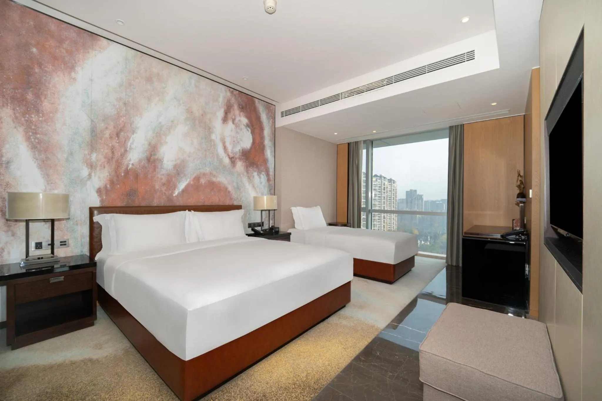 Photo of the whole room, Bed in Crowne Plaza Chengdu Wenjiang by IHG