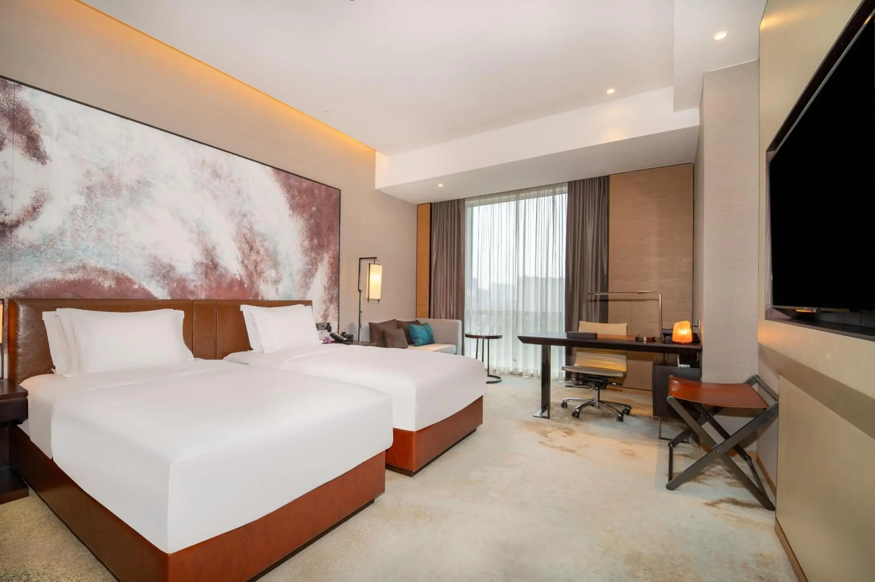 Bed in Crowne Plaza Chengdu Wenjiang by IHG Bed in Crowne Plaza Chengdu Wenjiang by IHG