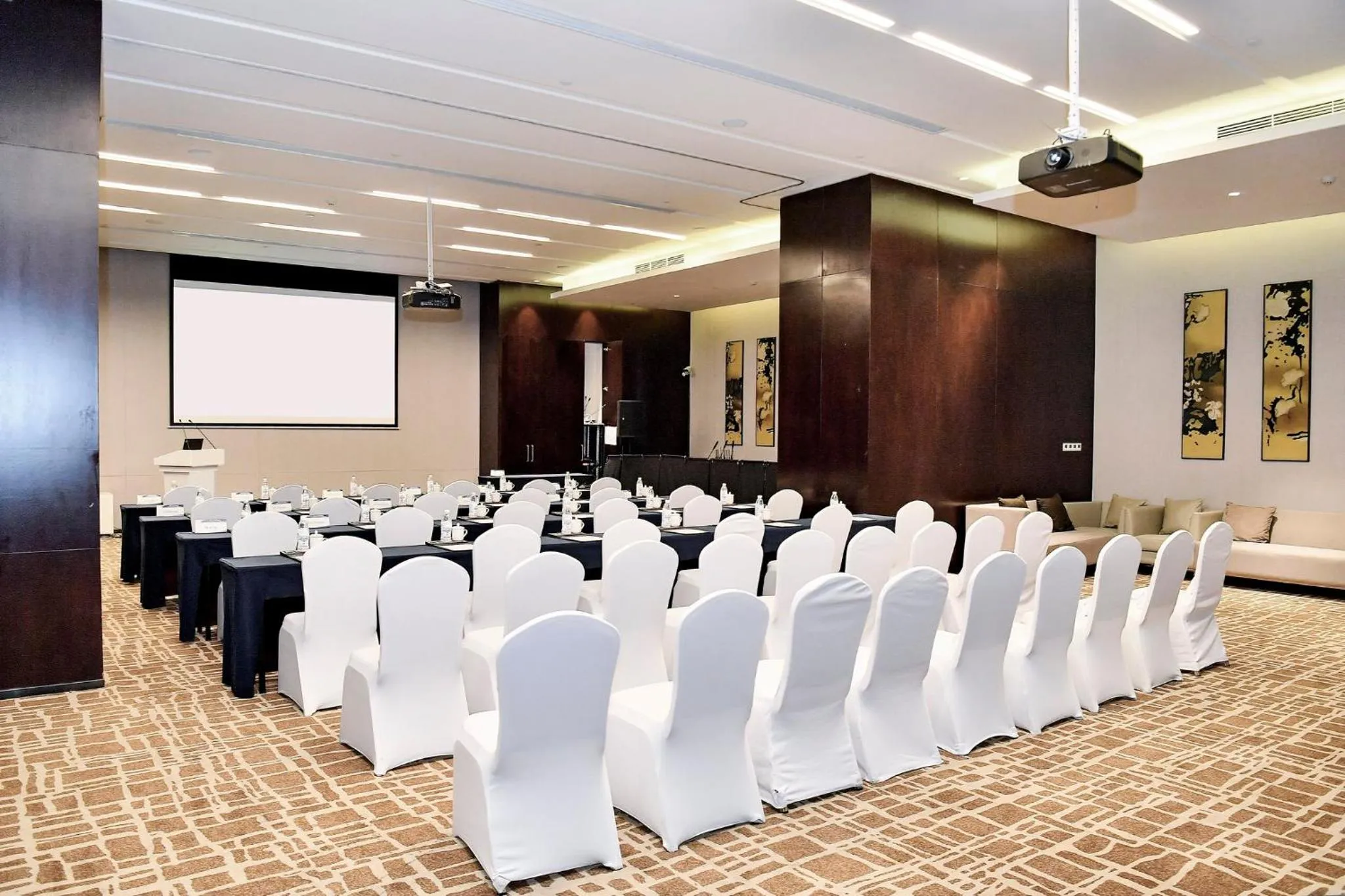 Meeting/conference room in Crowne Plaza Chengdu Wenjiang by IHG