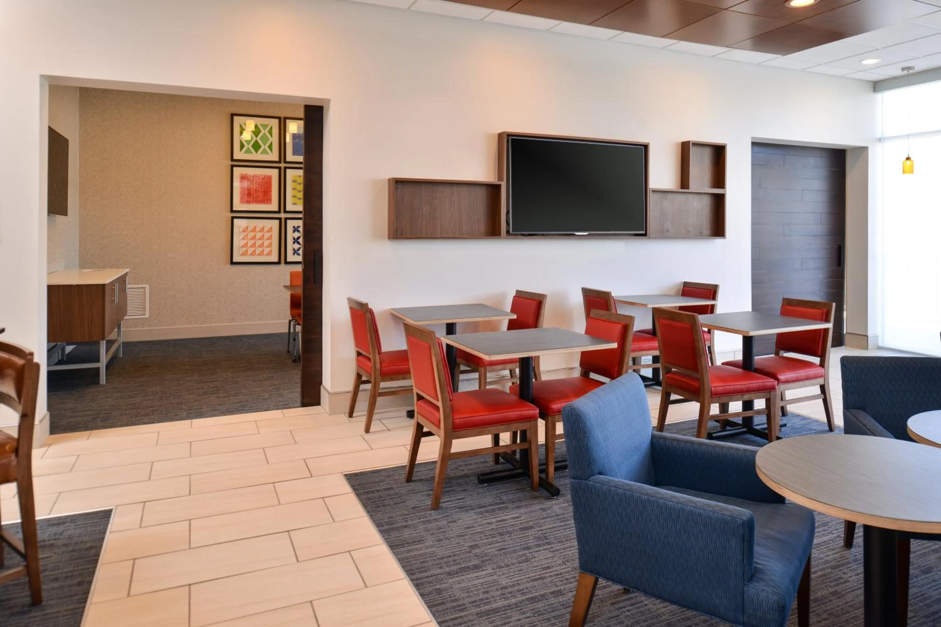 Breakfast in Holiday Inn Express & Suites - Southgate - Detroit Area by IHG
