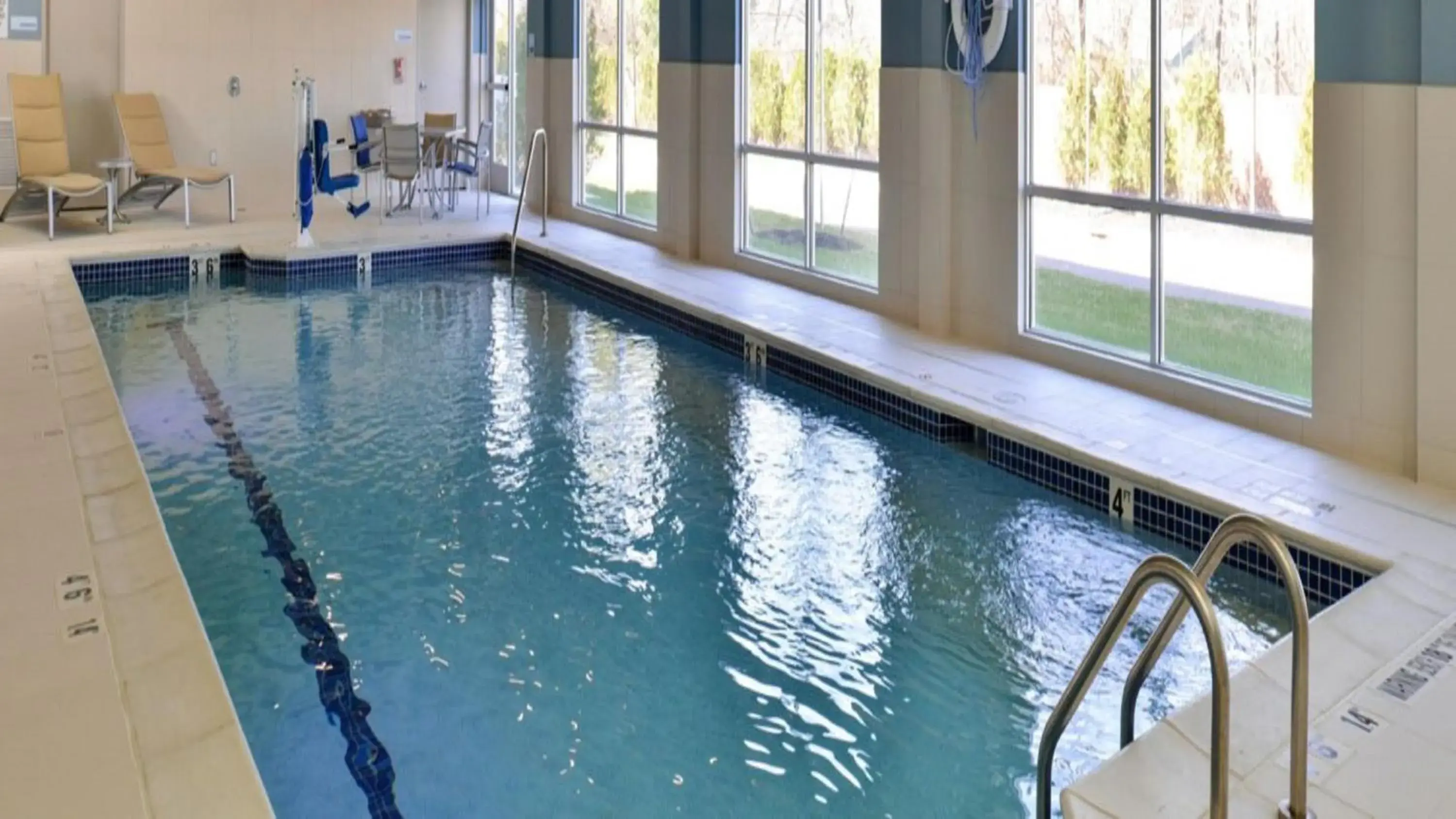 Swimming Pool in Holiday Inn Express & Suites Southgate - Detroit Area