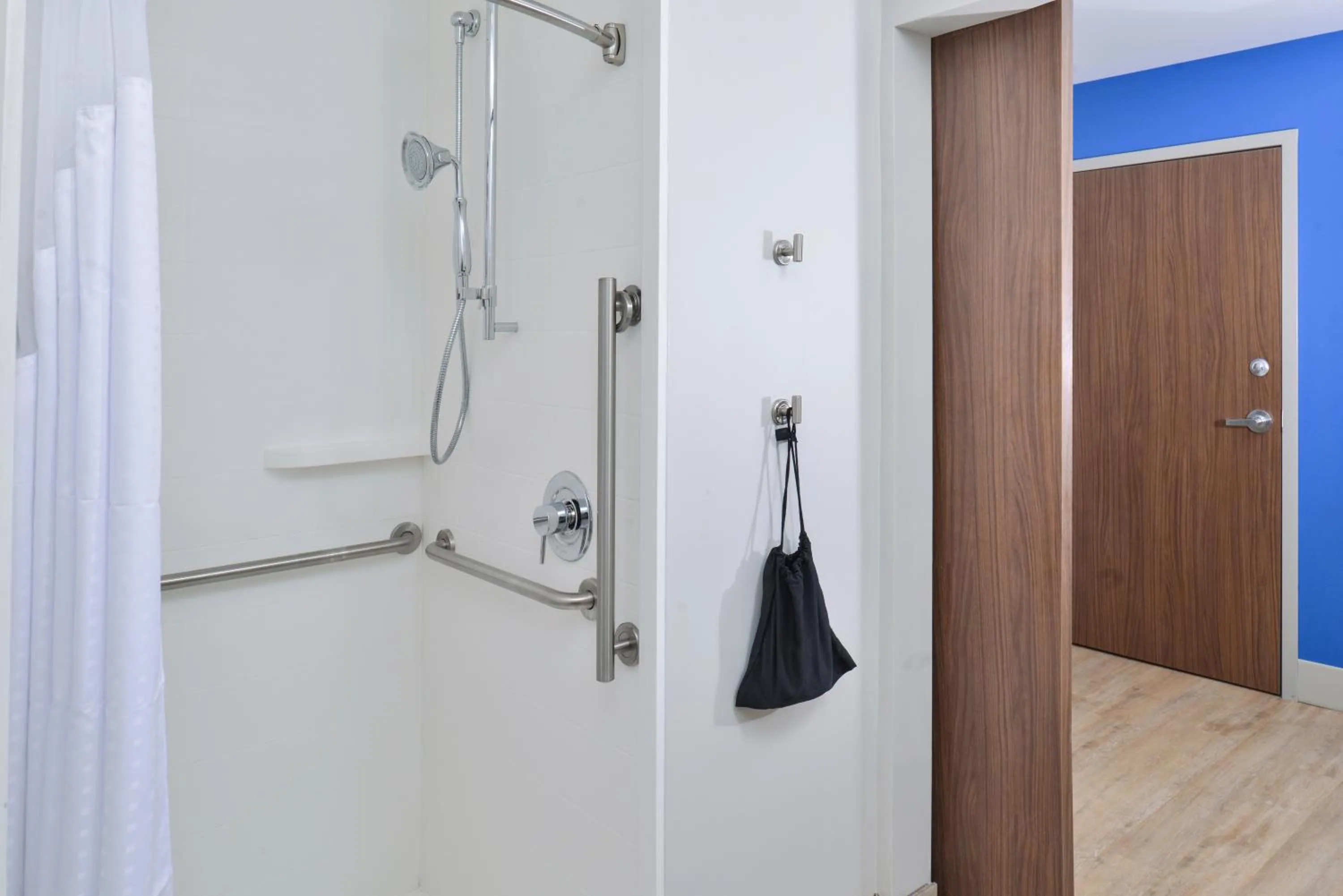 Photo of the whole room in Holiday Inn Express & Suites - Southgate - Detroit Area by IHG