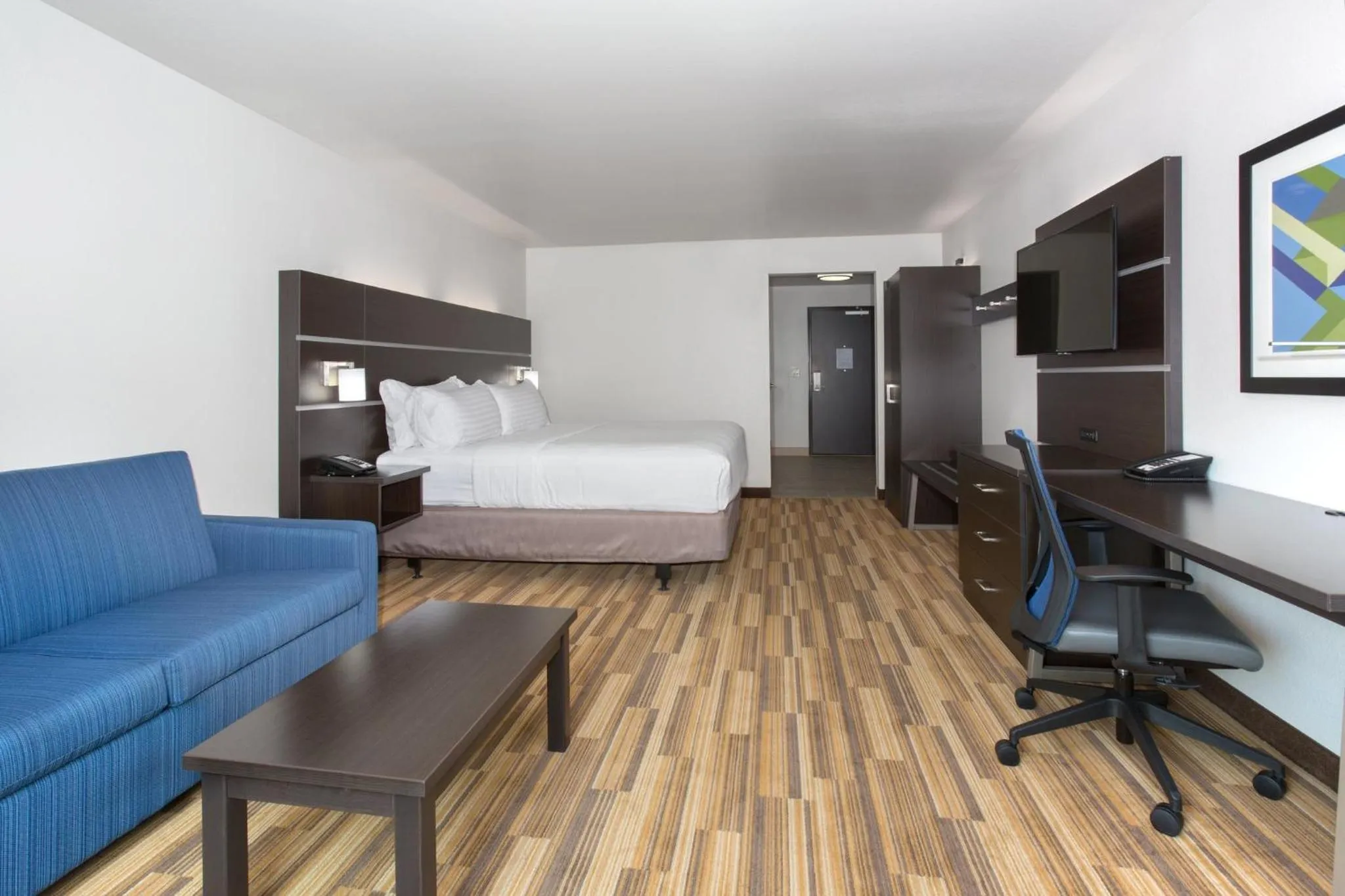Photo of the whole room, Bed in Holiday Inn Express & Suites - Rapid City - Rushmore South by IHG