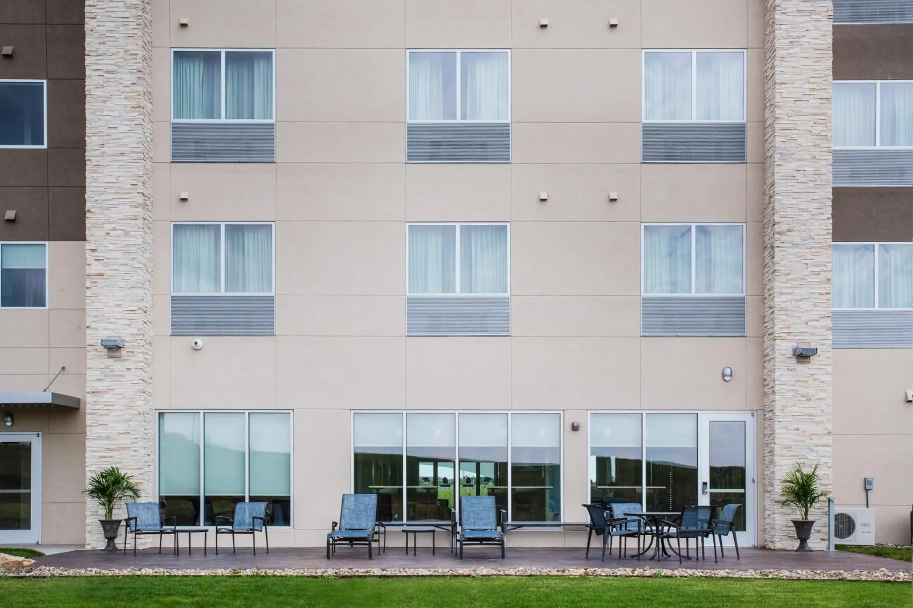 Property building in Holiday Inn Express & Suites - Rapid City - Rushmore South by IHG Property building in Holiday Inn Express & Suites - Rapid City - Rushmore South by IHG