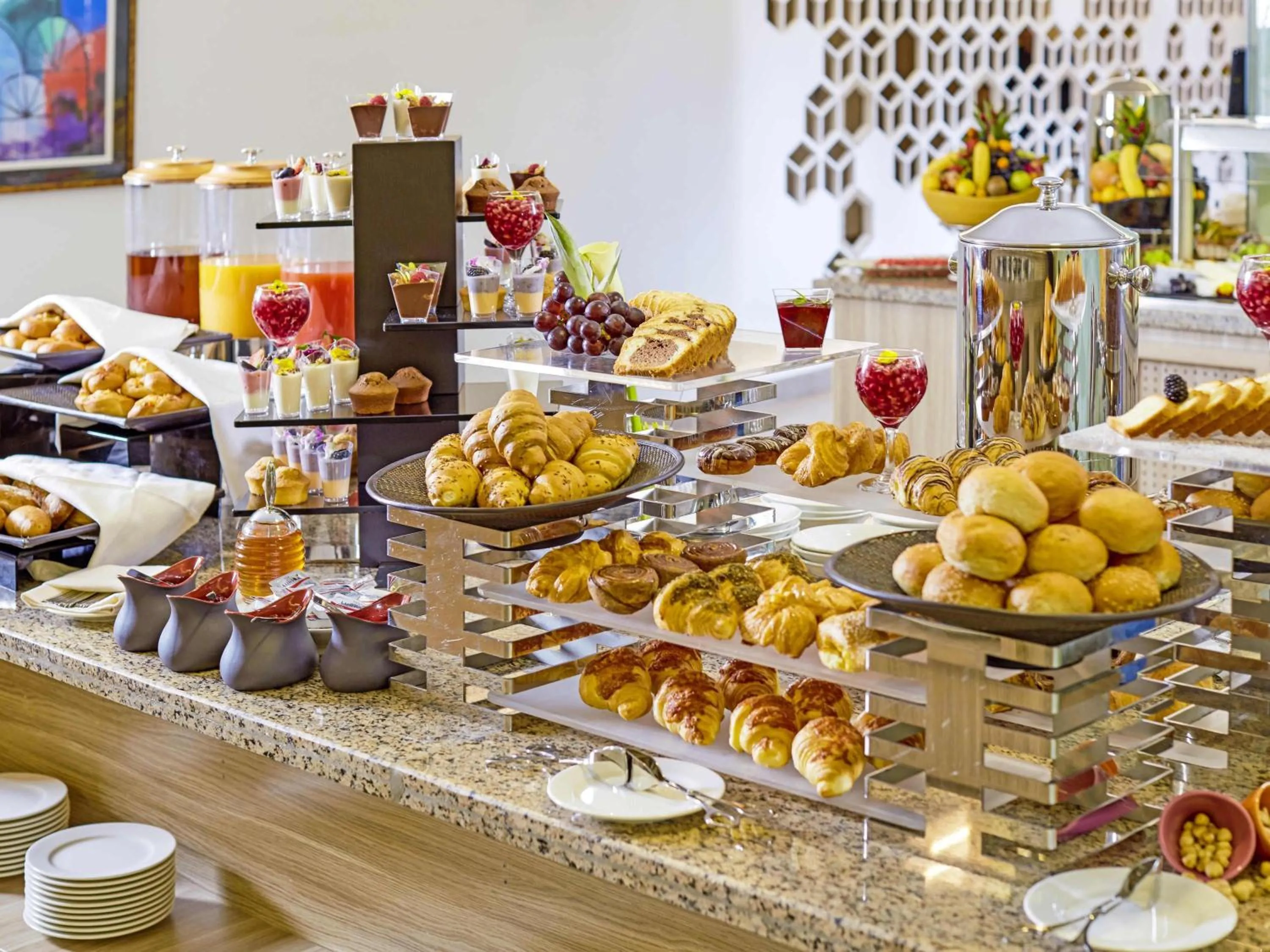 Restaurant/places to eat in ibis Styles Makkah