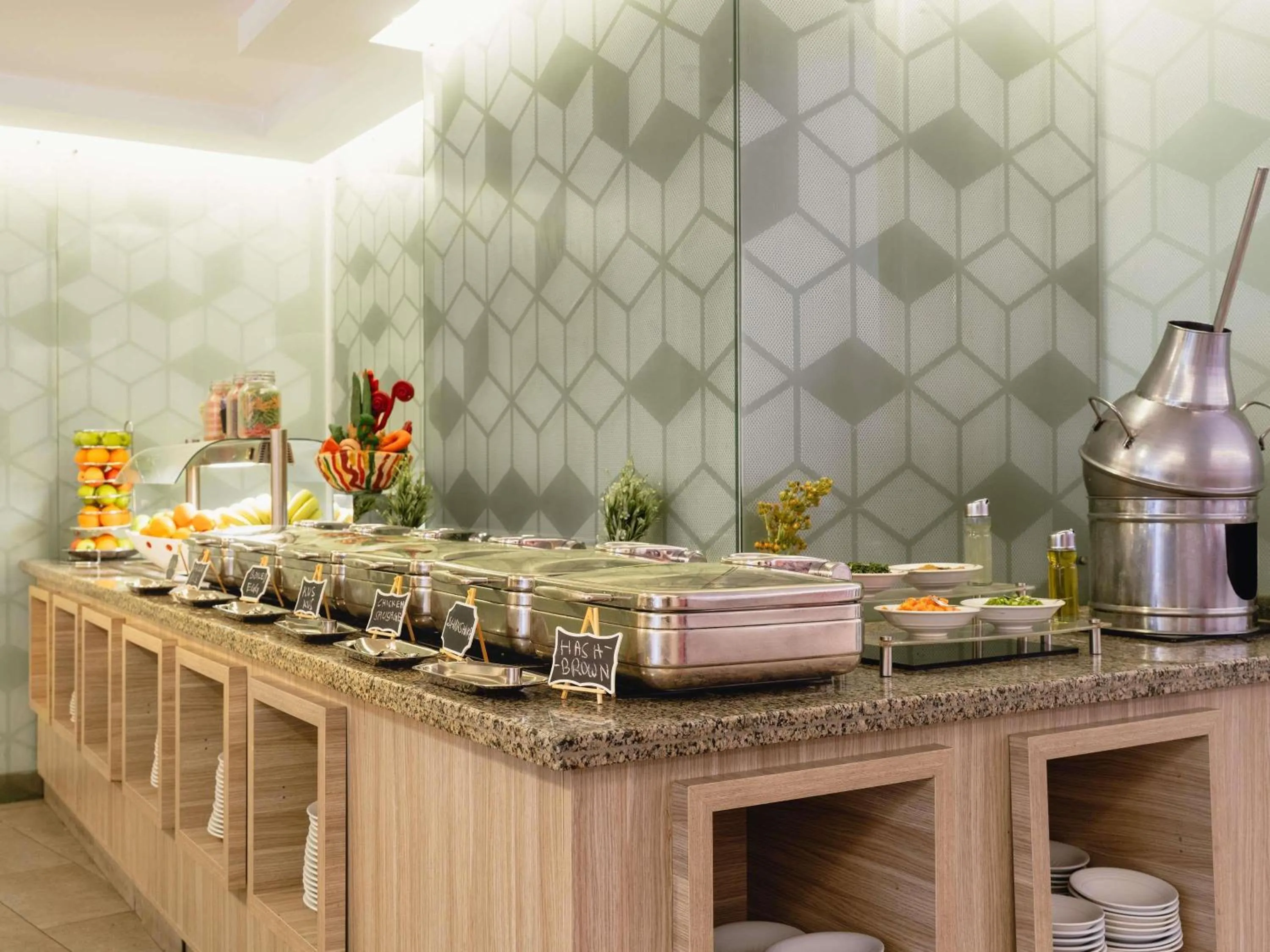 Restaurant/places to eat in ibis Styles Makkah