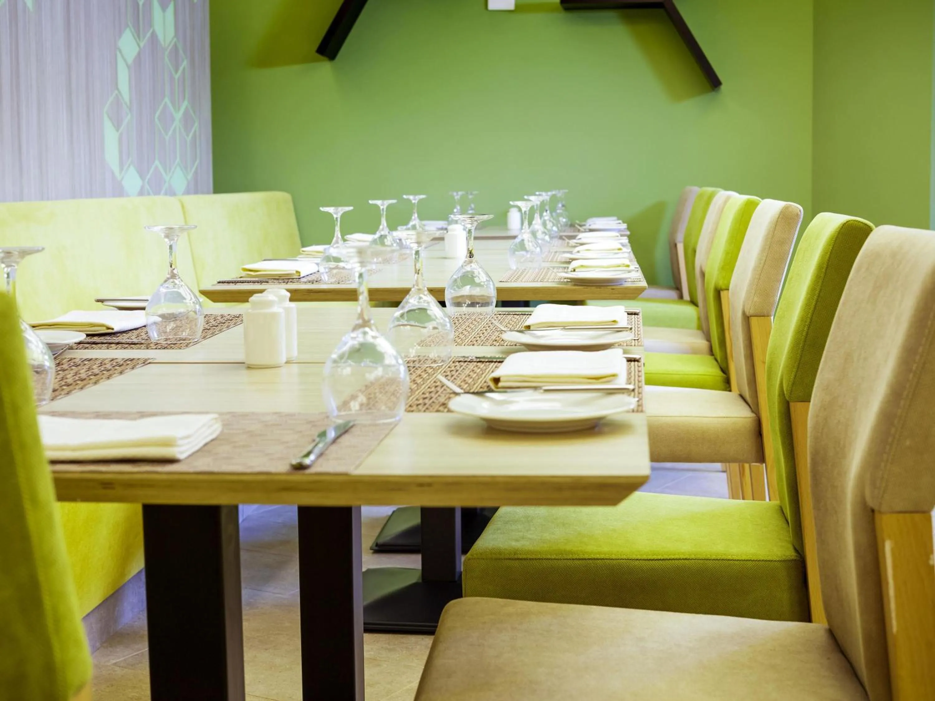 Restaurant/places to eat in ibis Styles Makkah