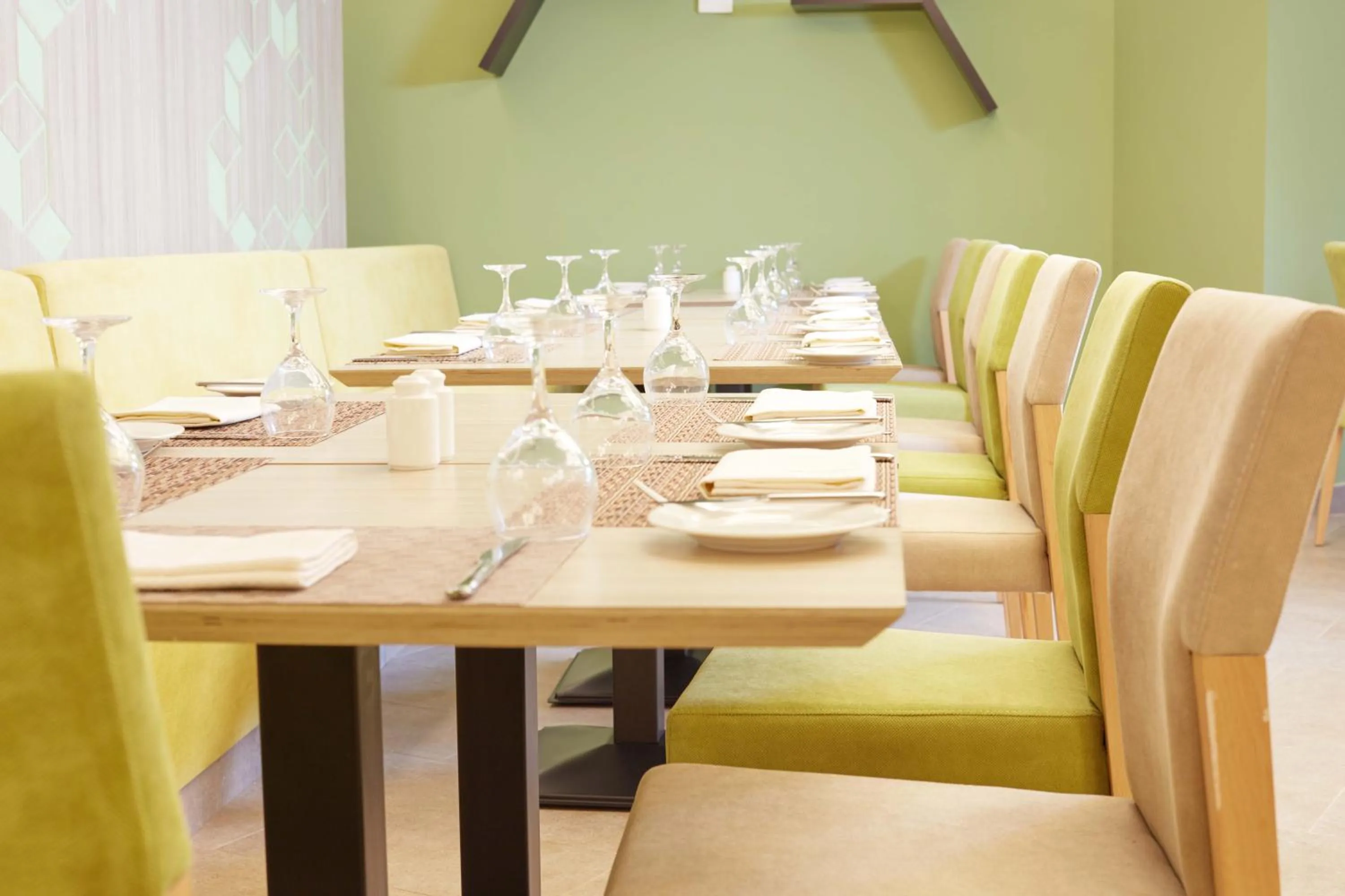 Restaurant/places to eat in ibis Styles Makkah