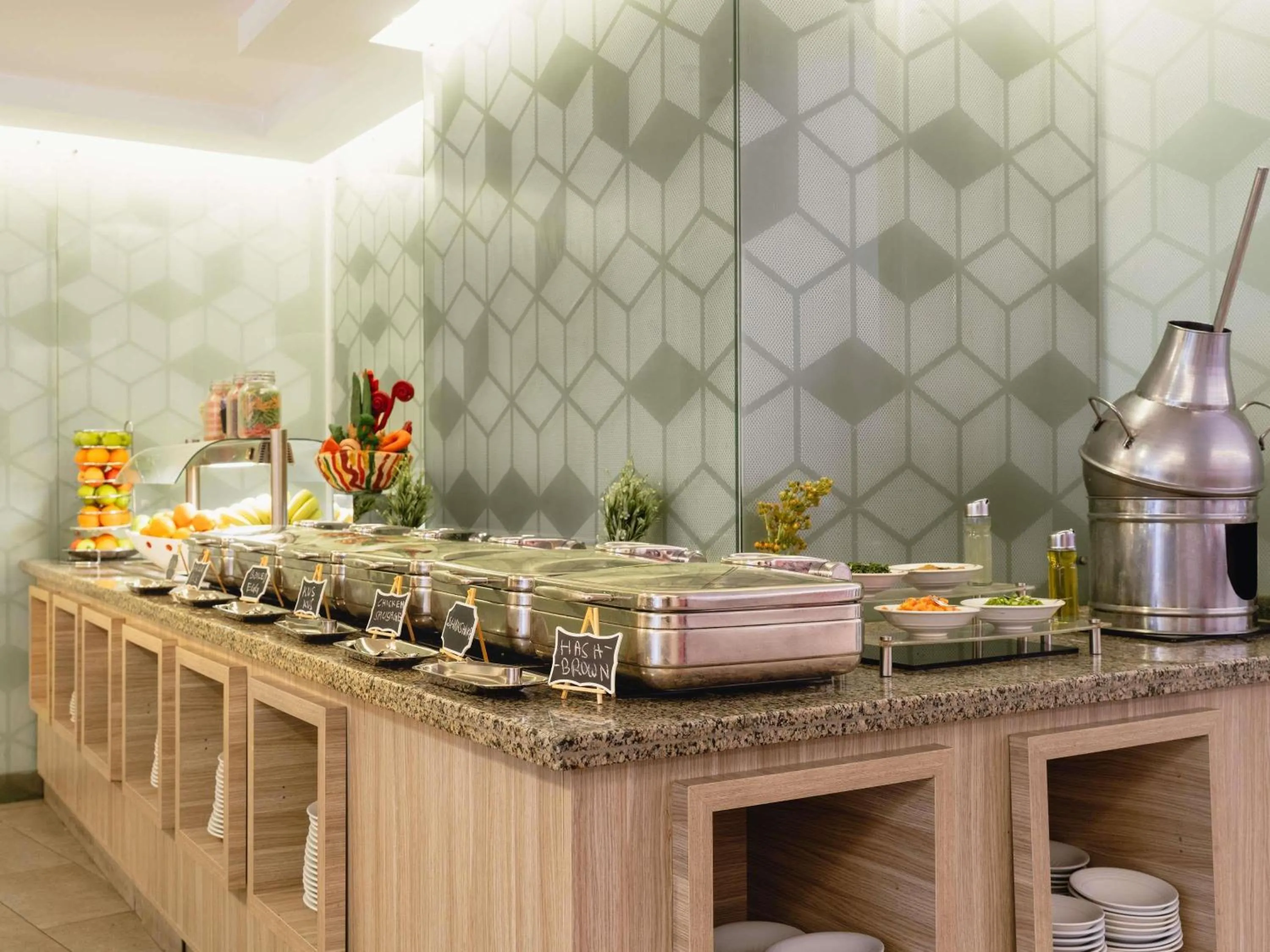 Restaurant/places to eat in ibis Styles Makkah