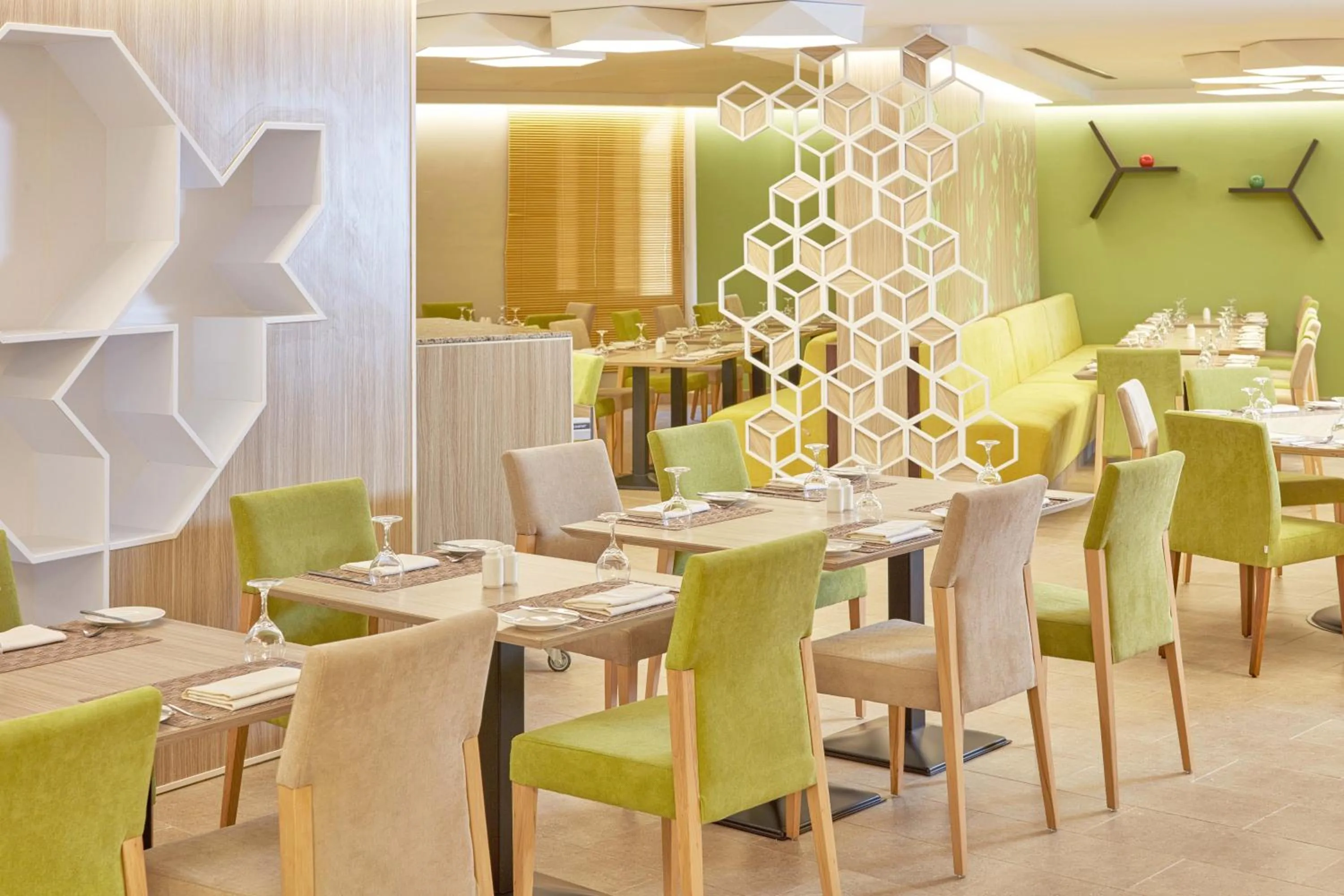 Restaurant/places to eat in ibis Styles Makkah