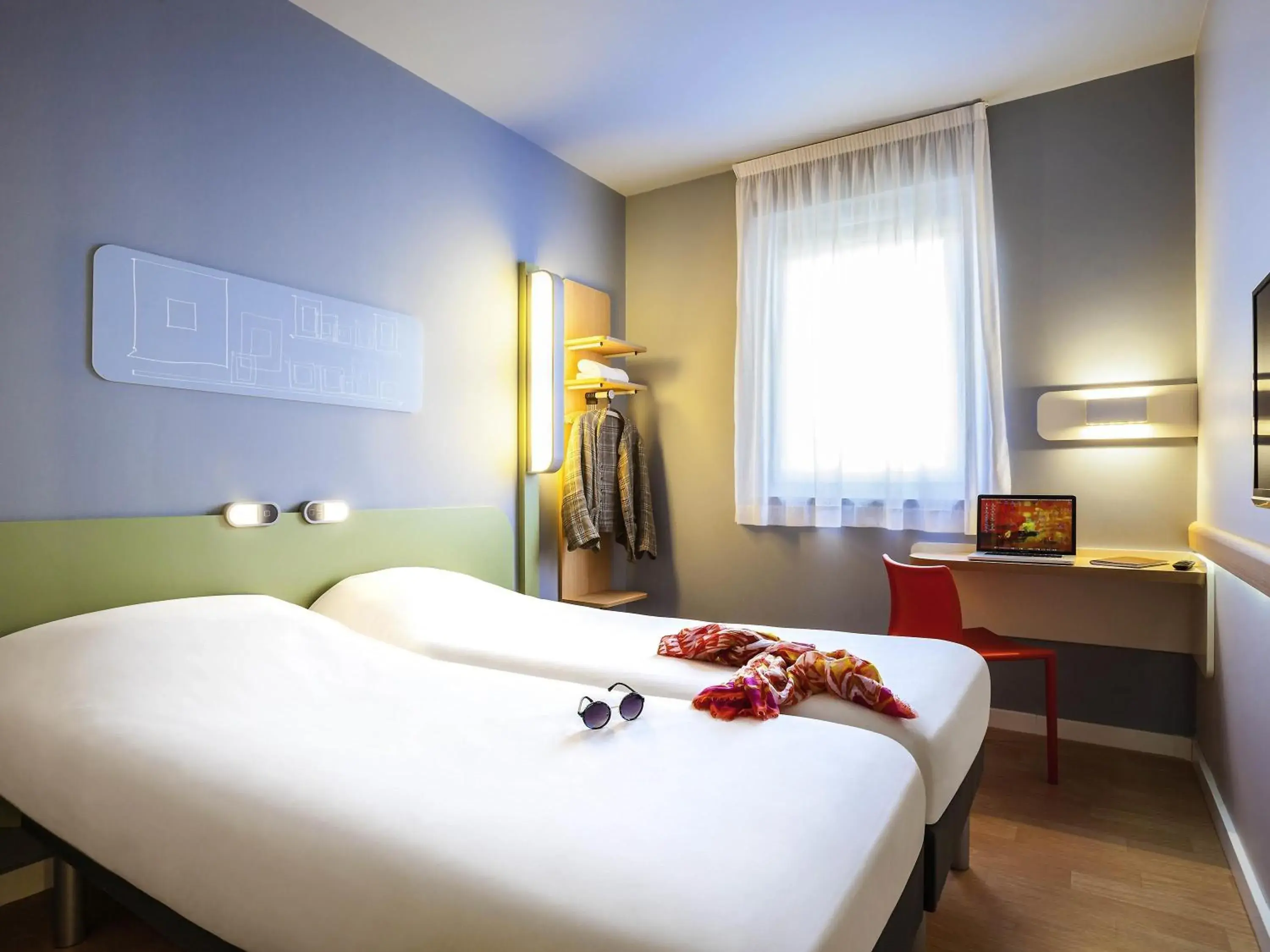 Bedroom, Bed in ibis budget Sens Bedroom, Bed in ibis budget Sens