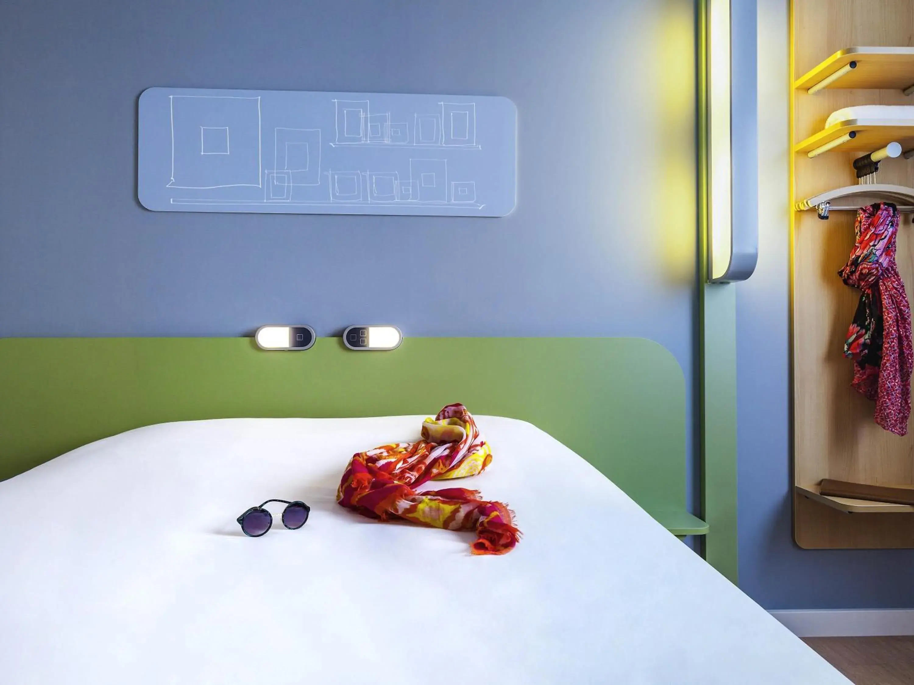 Bedroom, Bed in ibis budget Sens Bedroom, Bed in ibis budget Sens