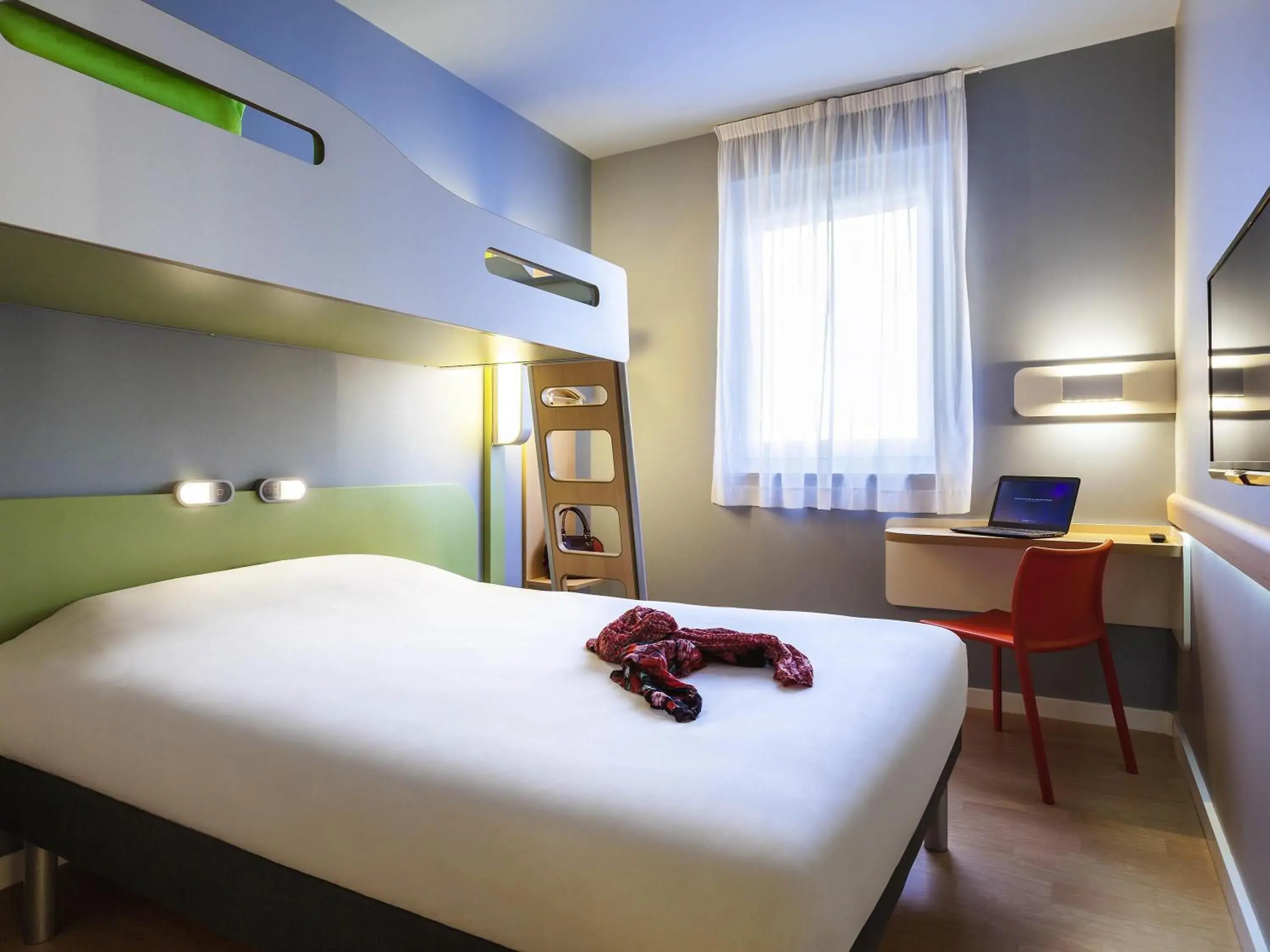 Bedroom, Bed in ibis budget Sens Bedroom, Bed in ibis budget Sens