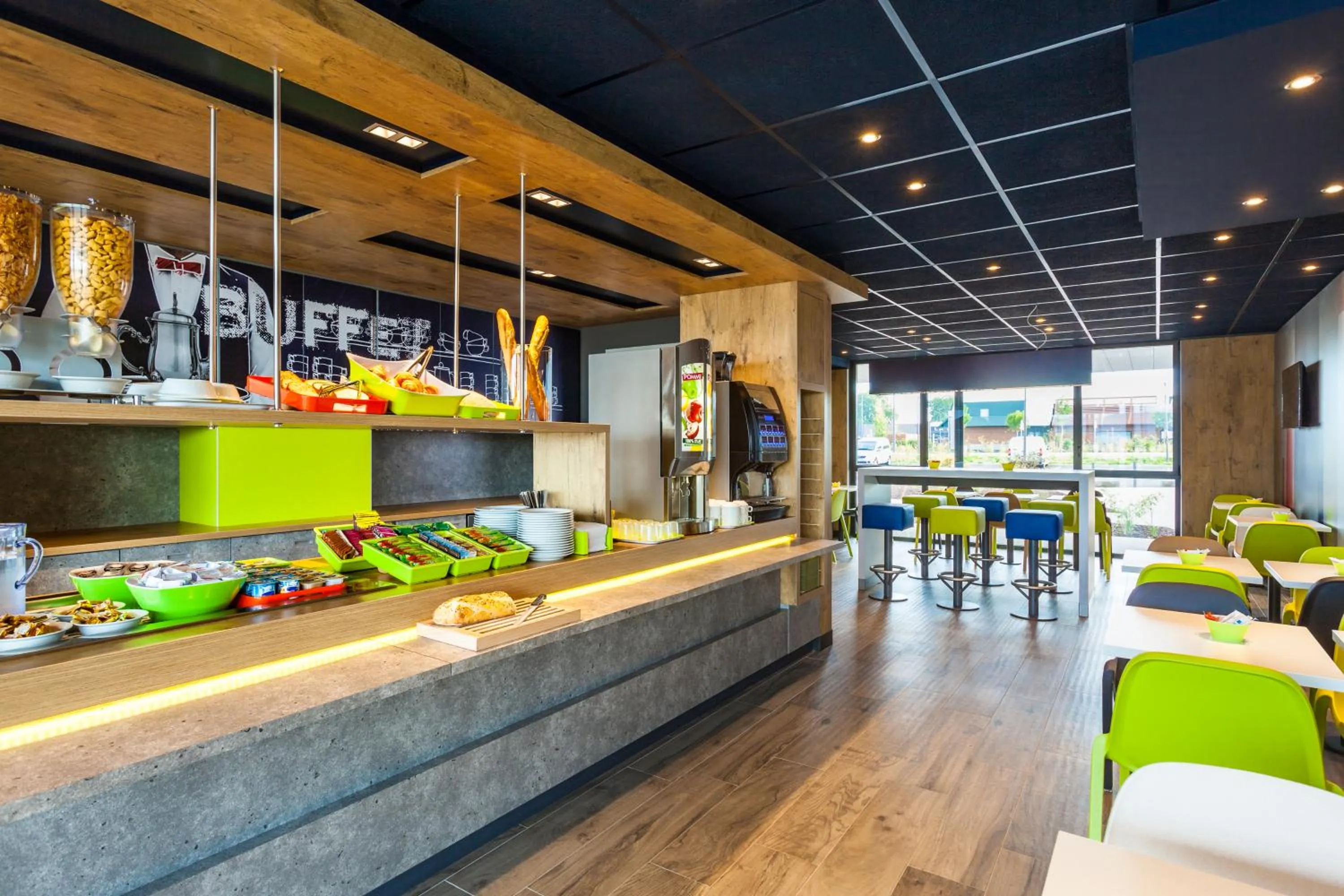 Food and drinks in ibis budget Sens