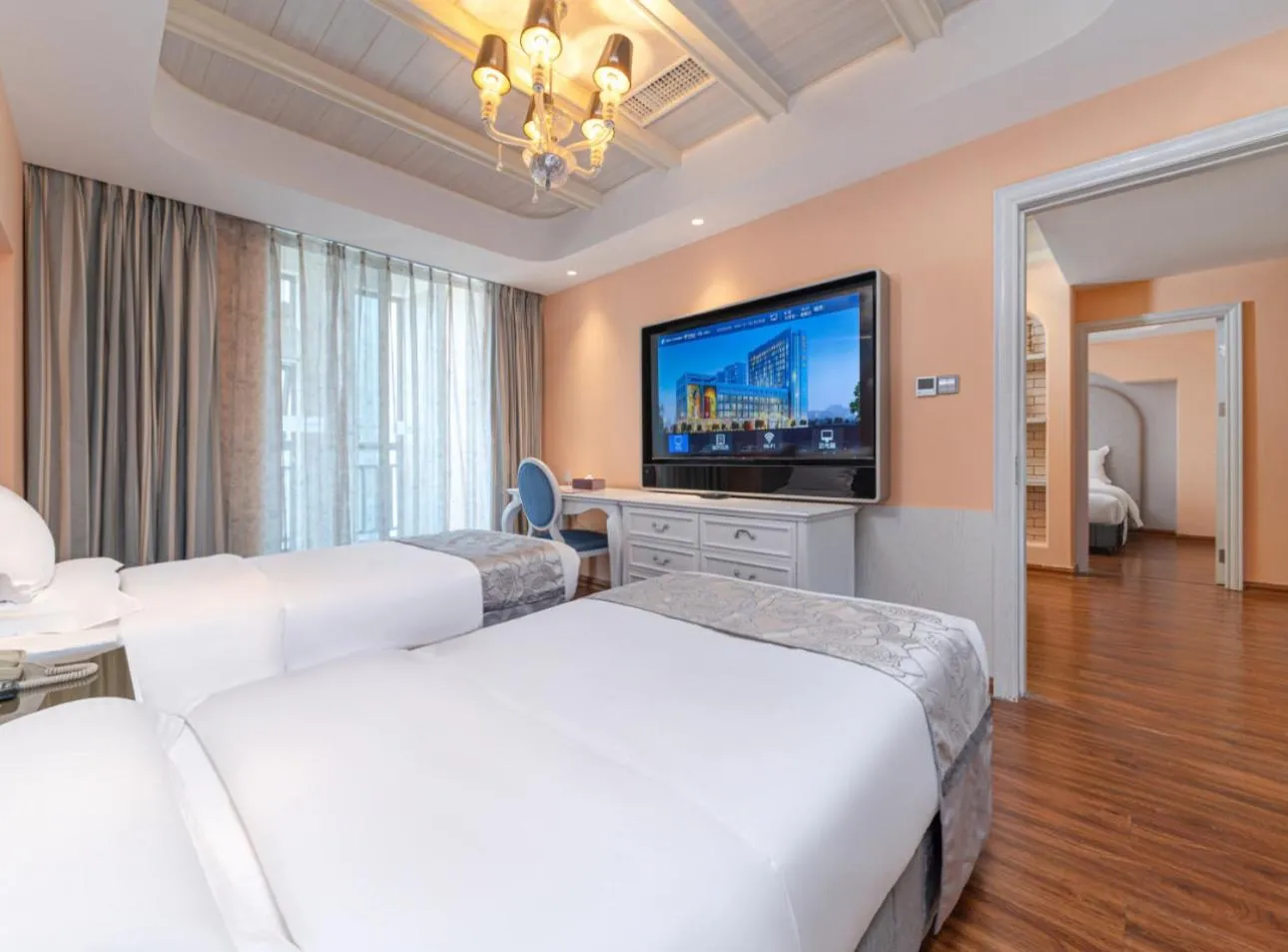 Property building, Bed in Mercure Xiamen Exhibition Centre
