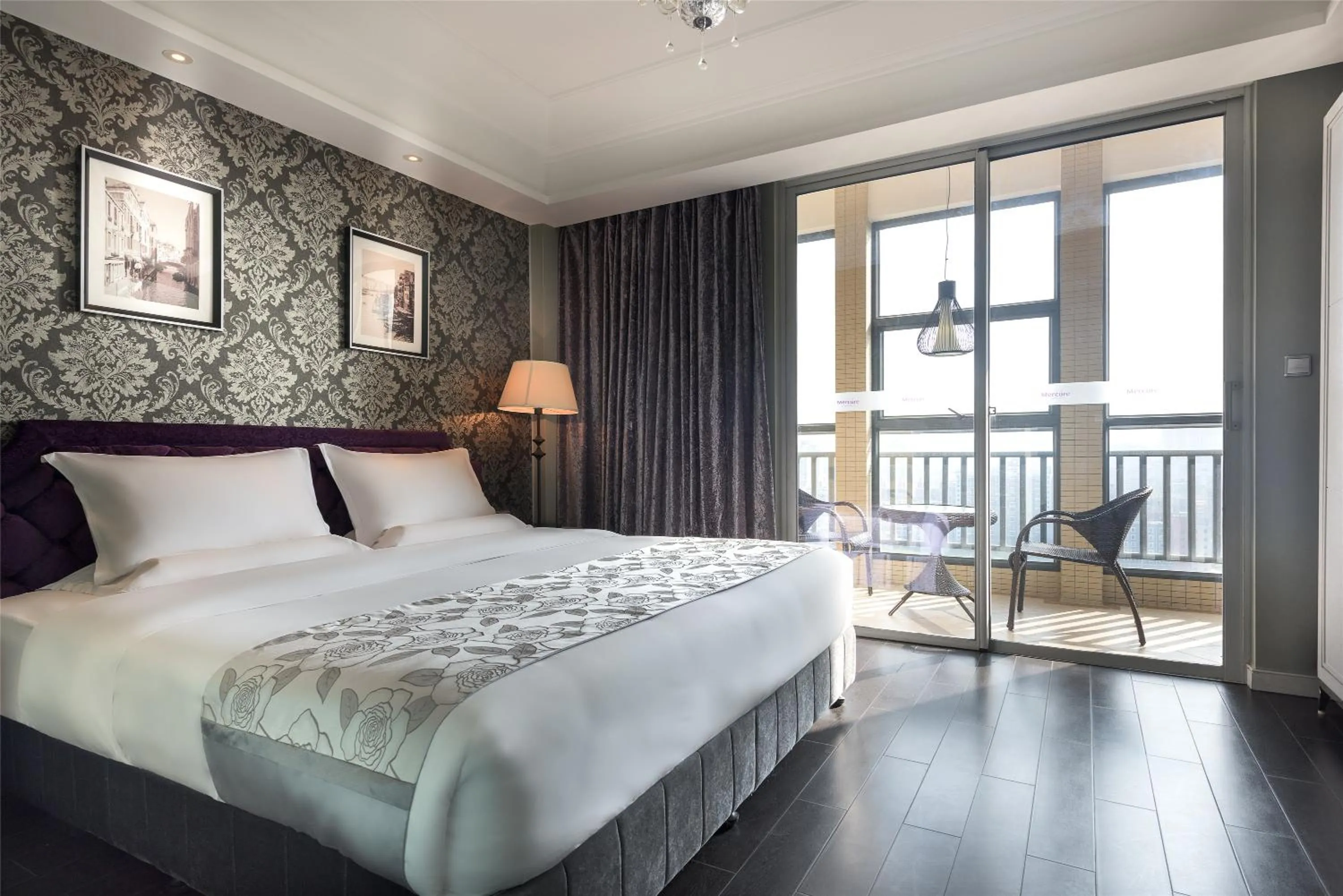 Bed in Mercure Xiamen Exhibition Centre