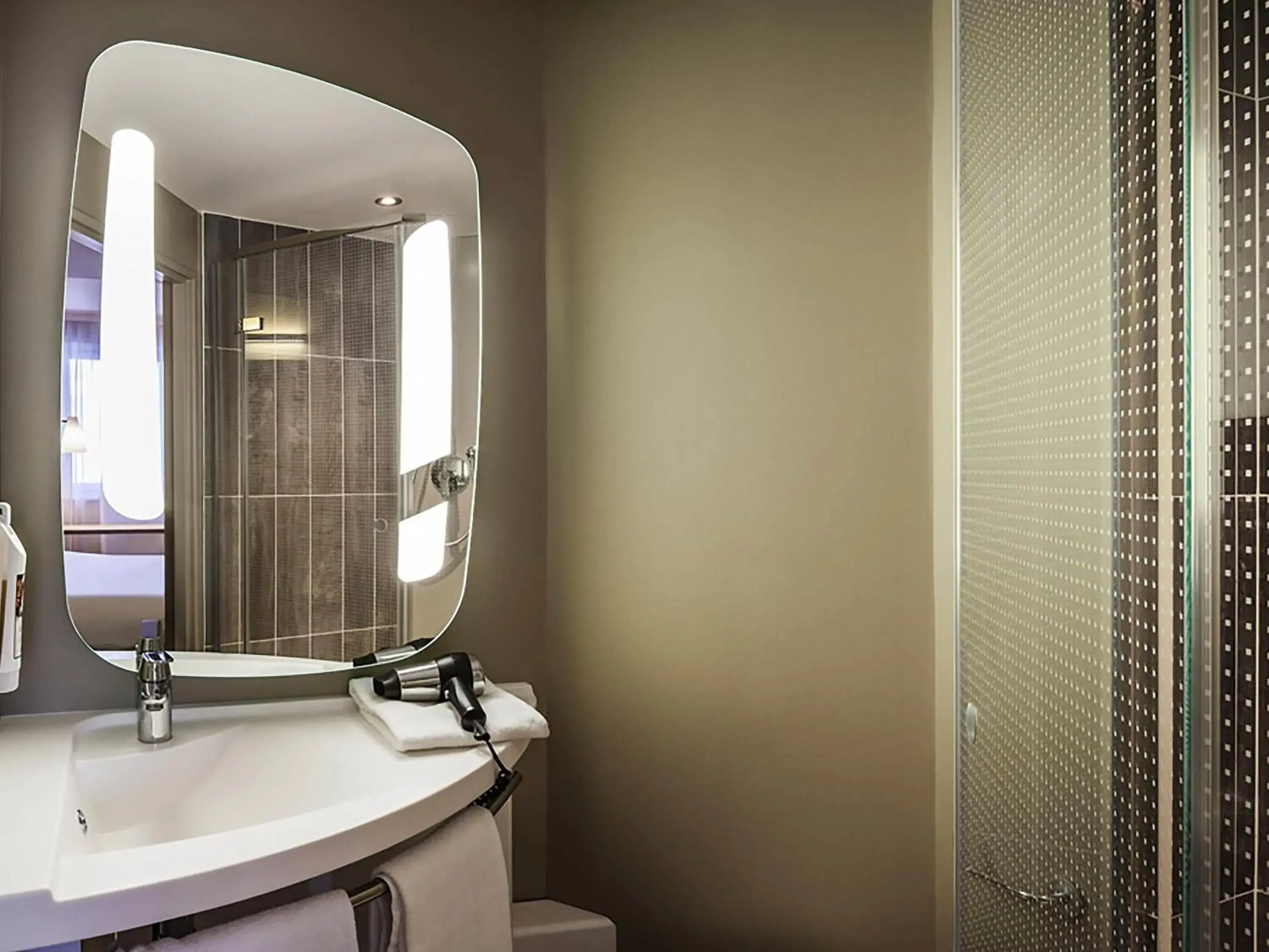 Bedroom in ibis Sens Bedroom in ibis Sens