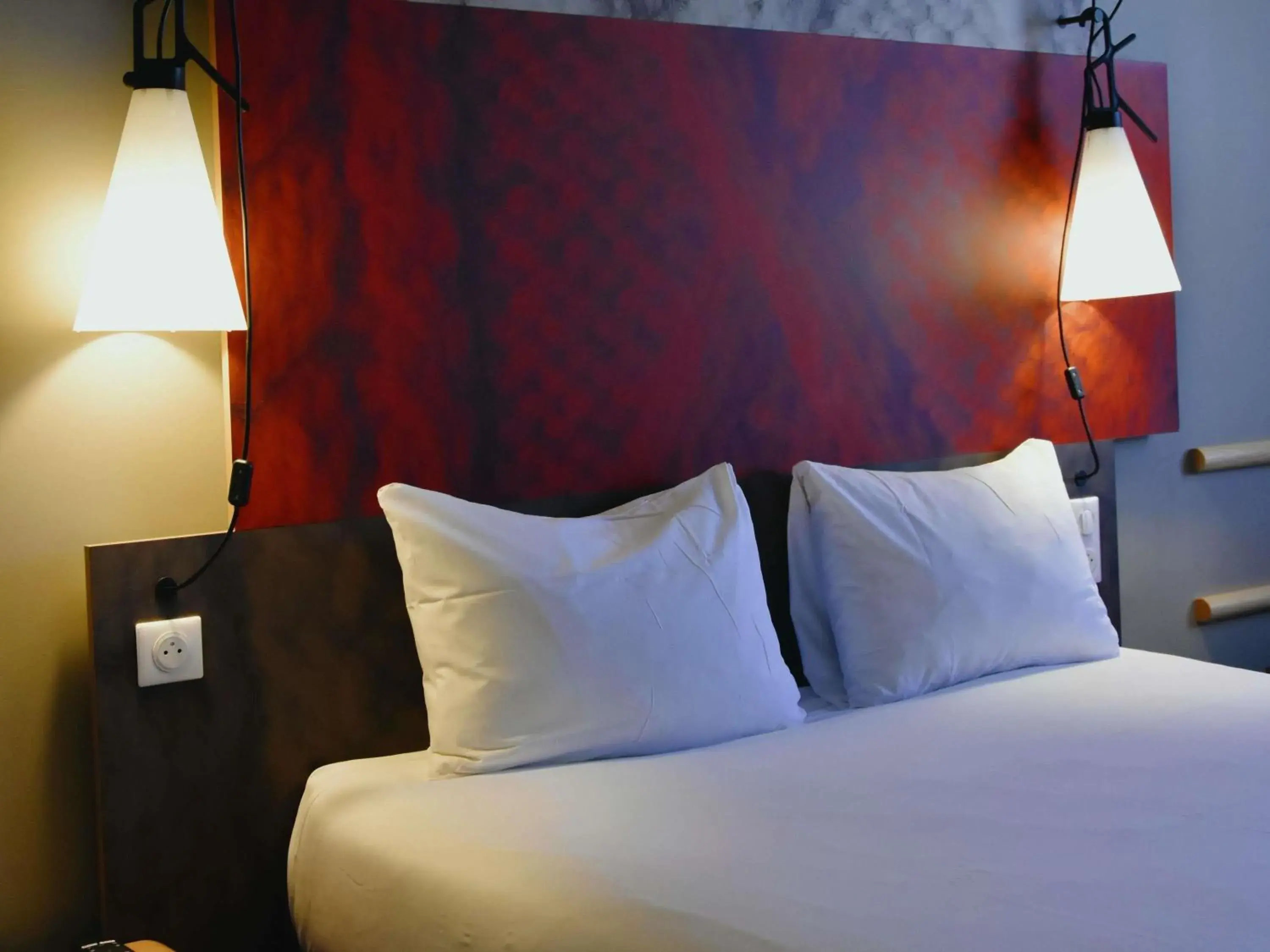 Bedroom, Bed in ibis Sens Bedroom, Bed in ibis Sens