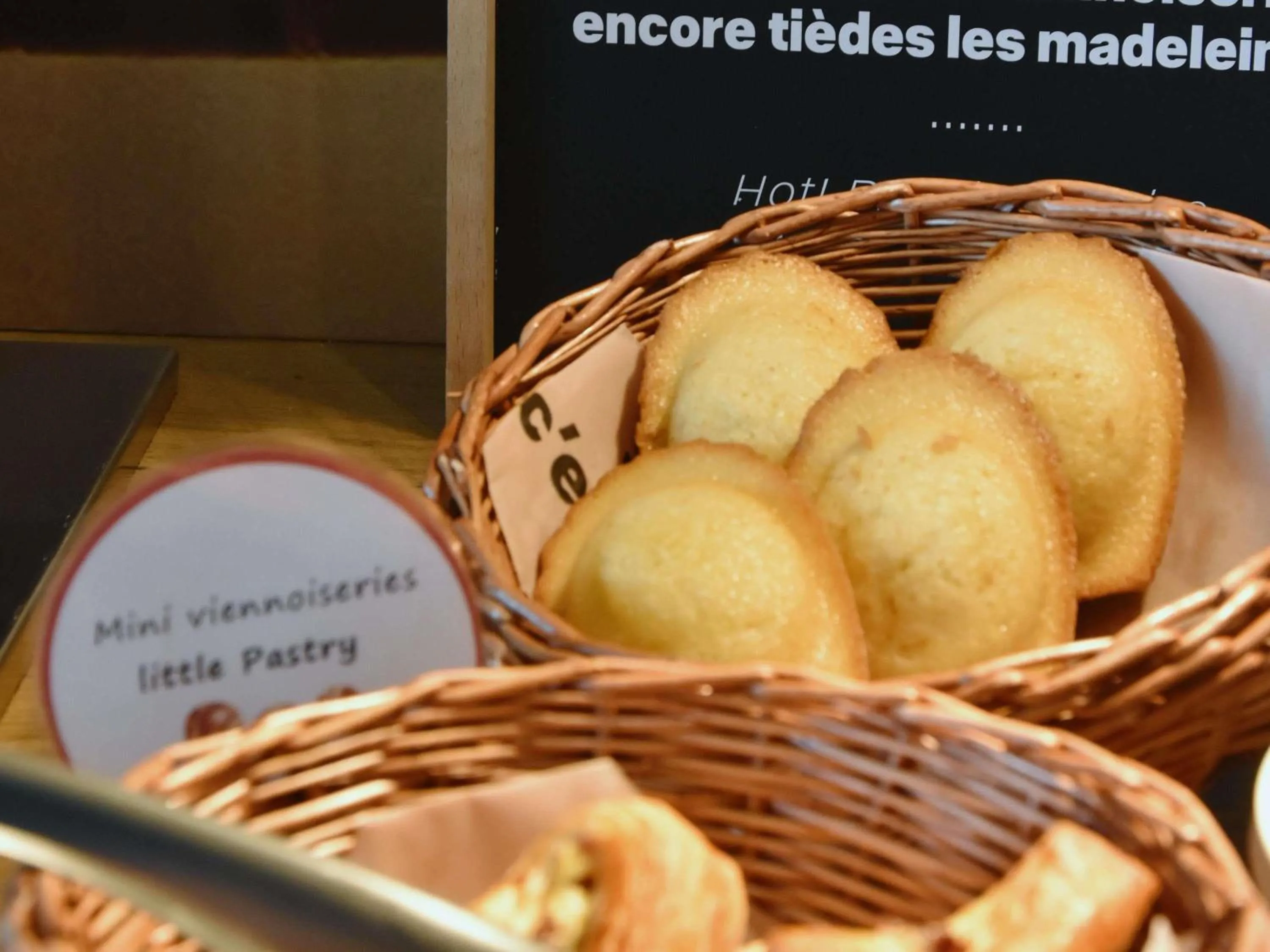 Restaurant/places to eat in ibis Sens