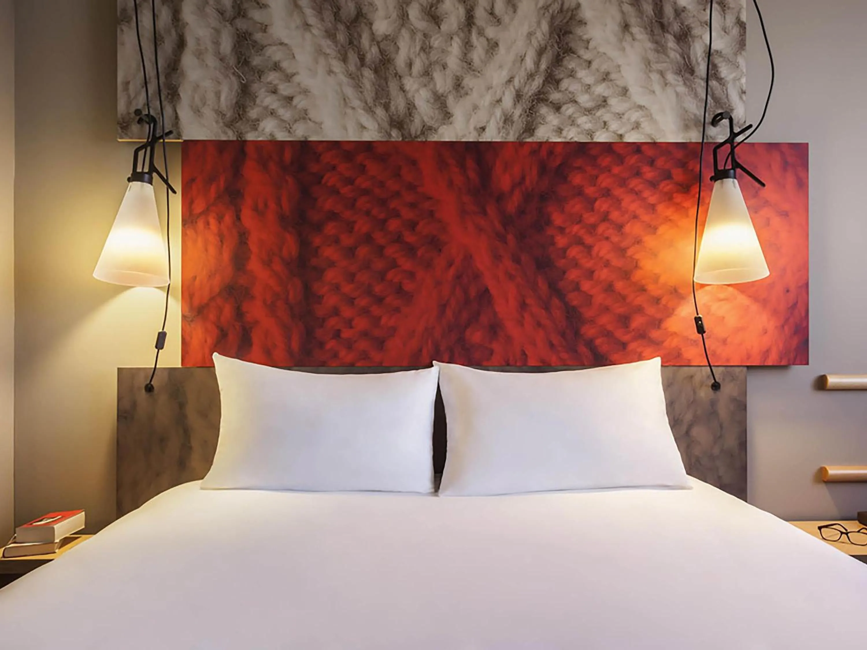 Bedroom, Bed in ibis Sens