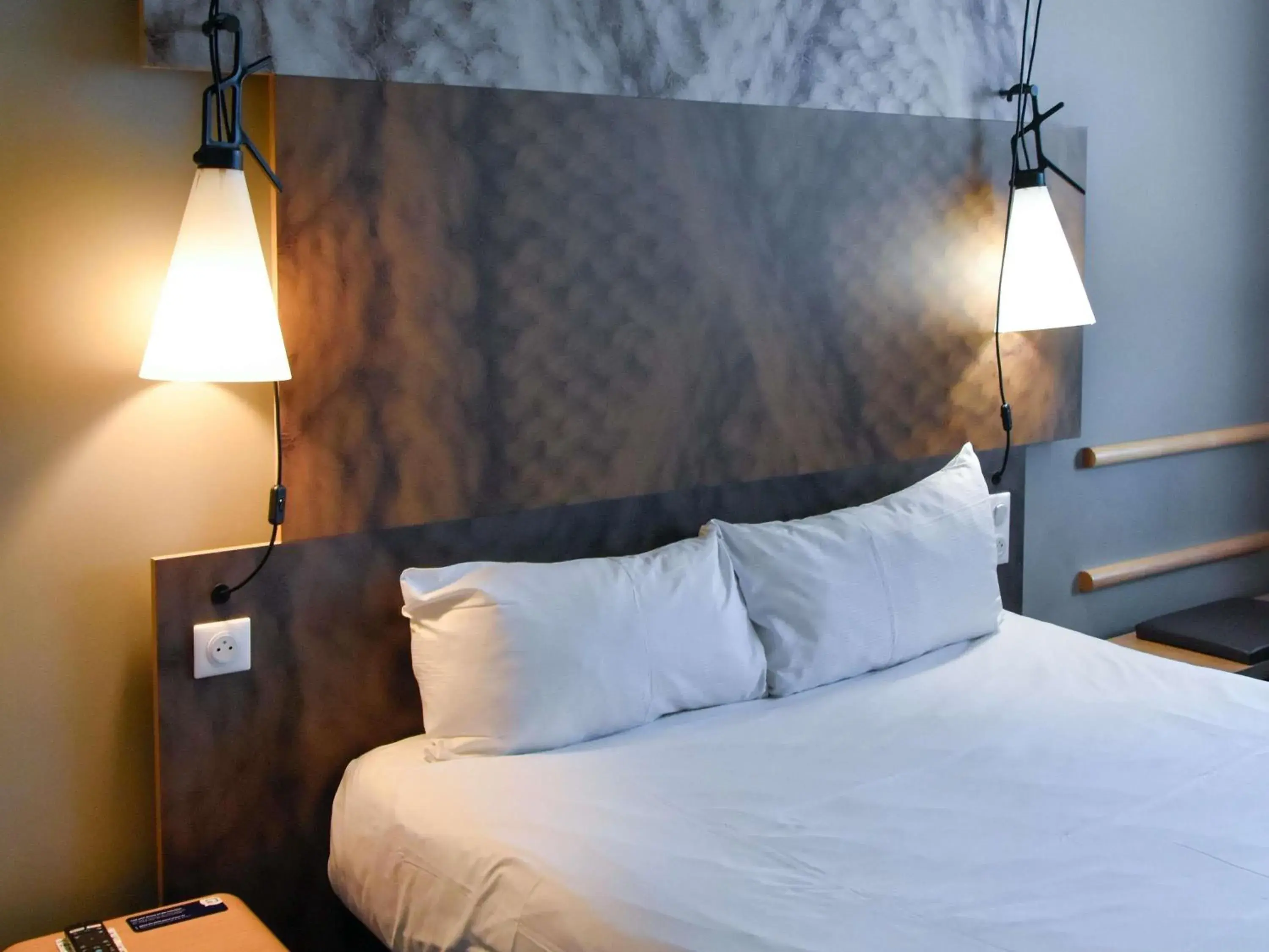 Bedroom, Bed in ibis Sens Bedroom, Bed in ibis Sens