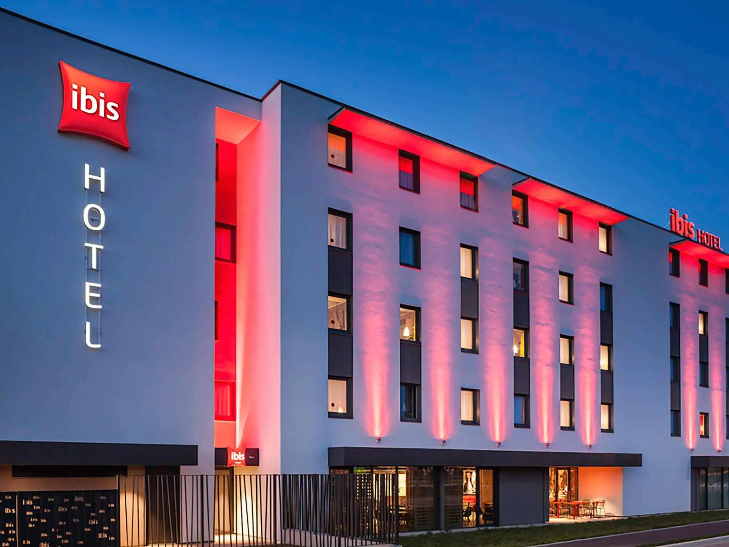 Property building in ibis Sens Property building in ibis Sens