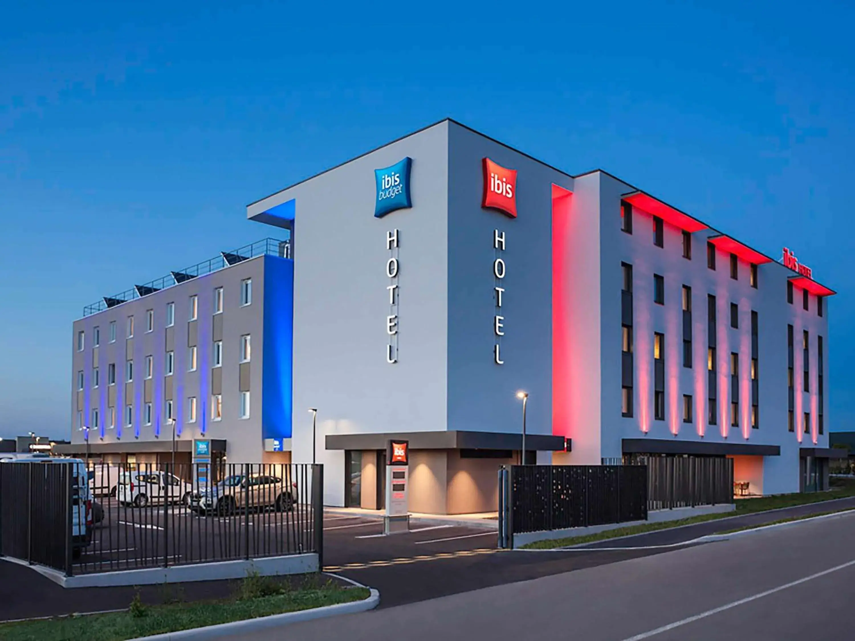 Property building in ibis Sens Property building in ibis Sens