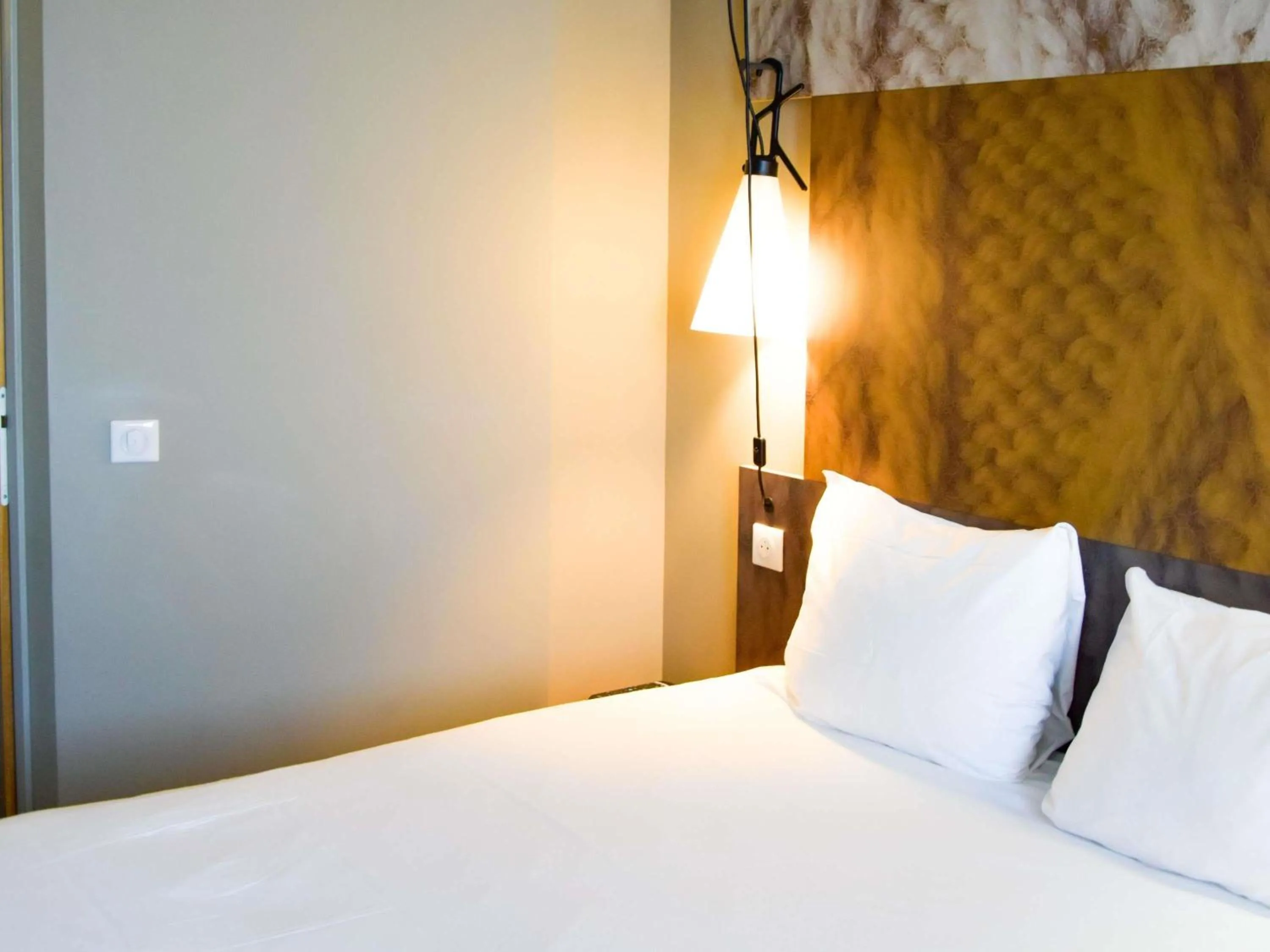 Bedroom, Bed in ibis Sens