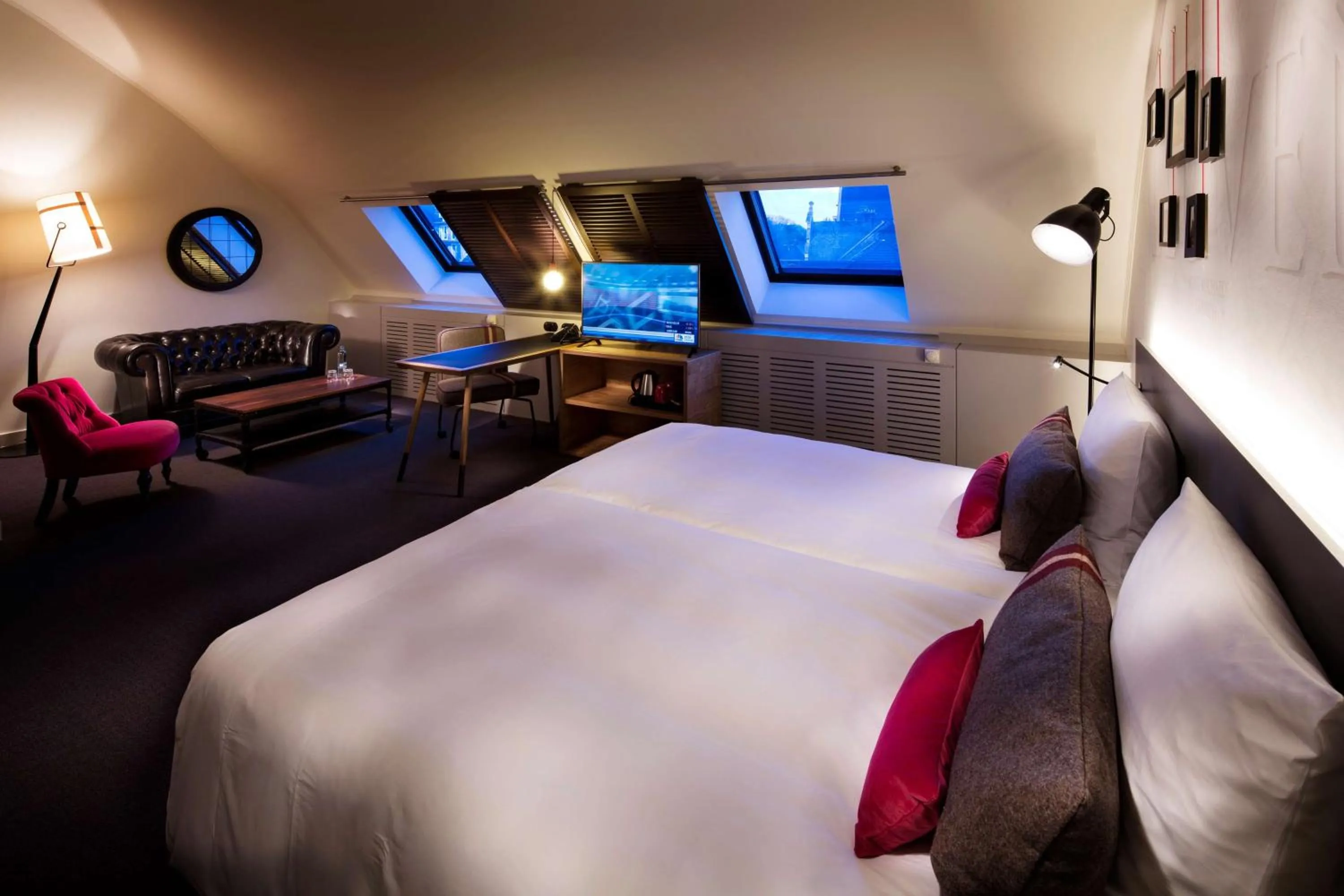 Photo of the whole room, Bed in pentahotel Leuven