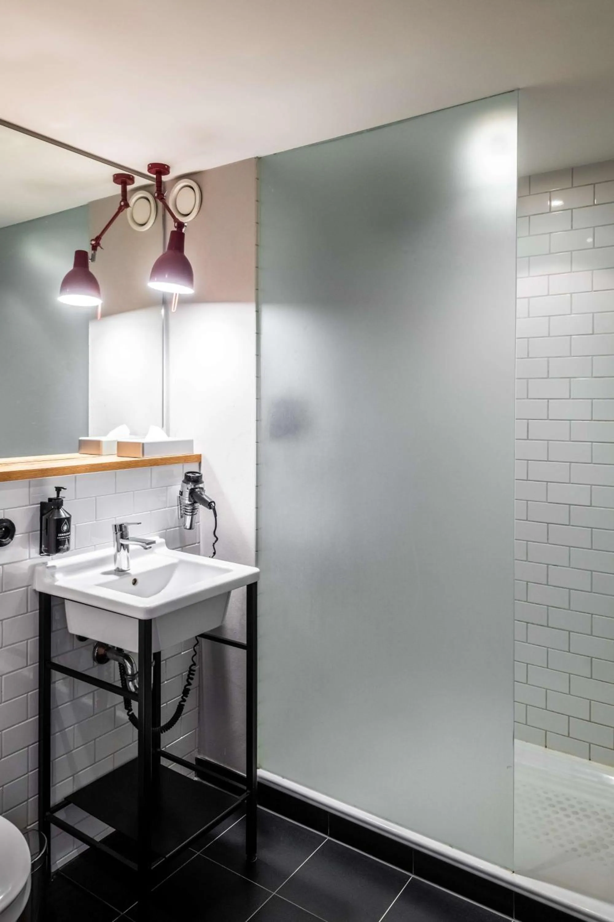 Bathroom in pentahotel Leuven