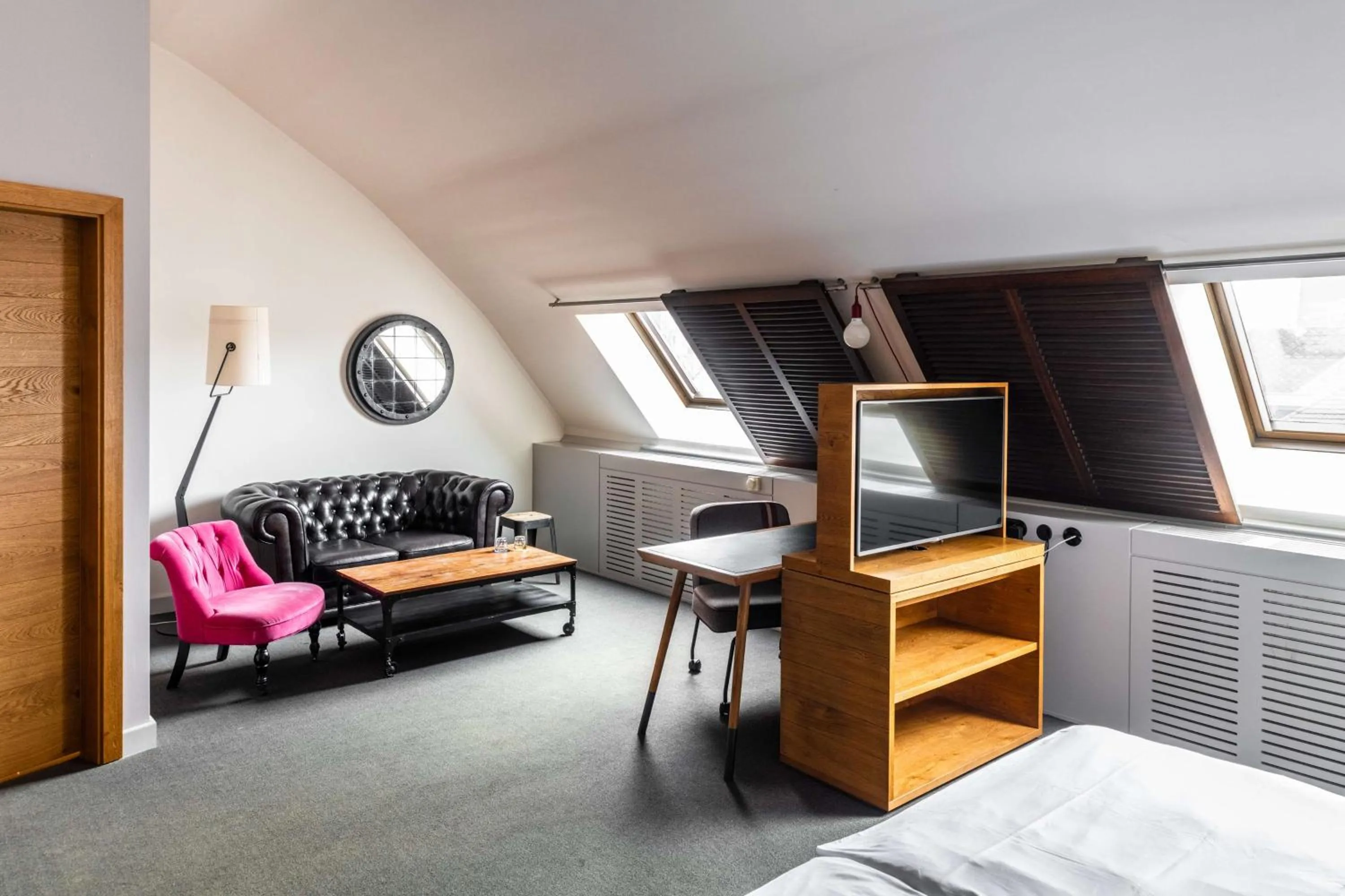 Photo of the whole room, Bed in pentahotel Leuven