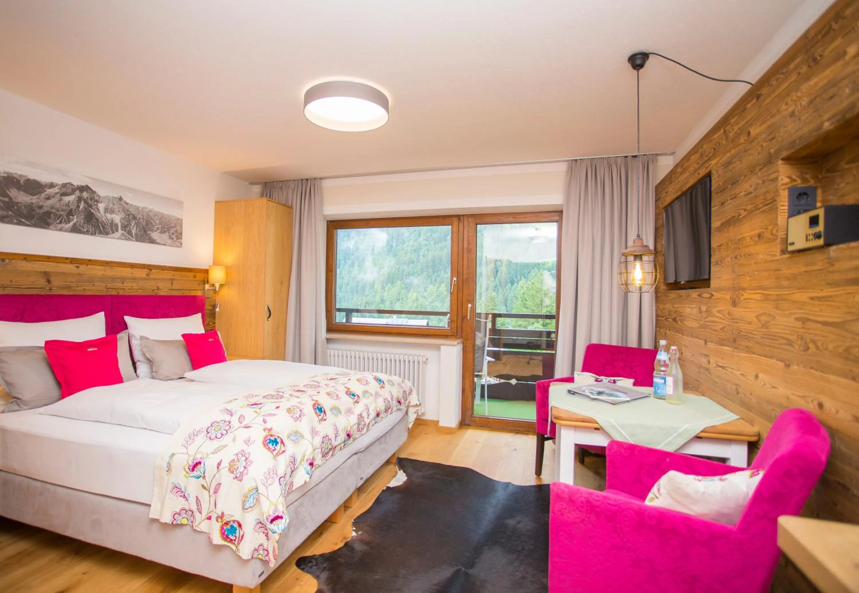 Photo of the whole room, Bed in Alp-Chalet