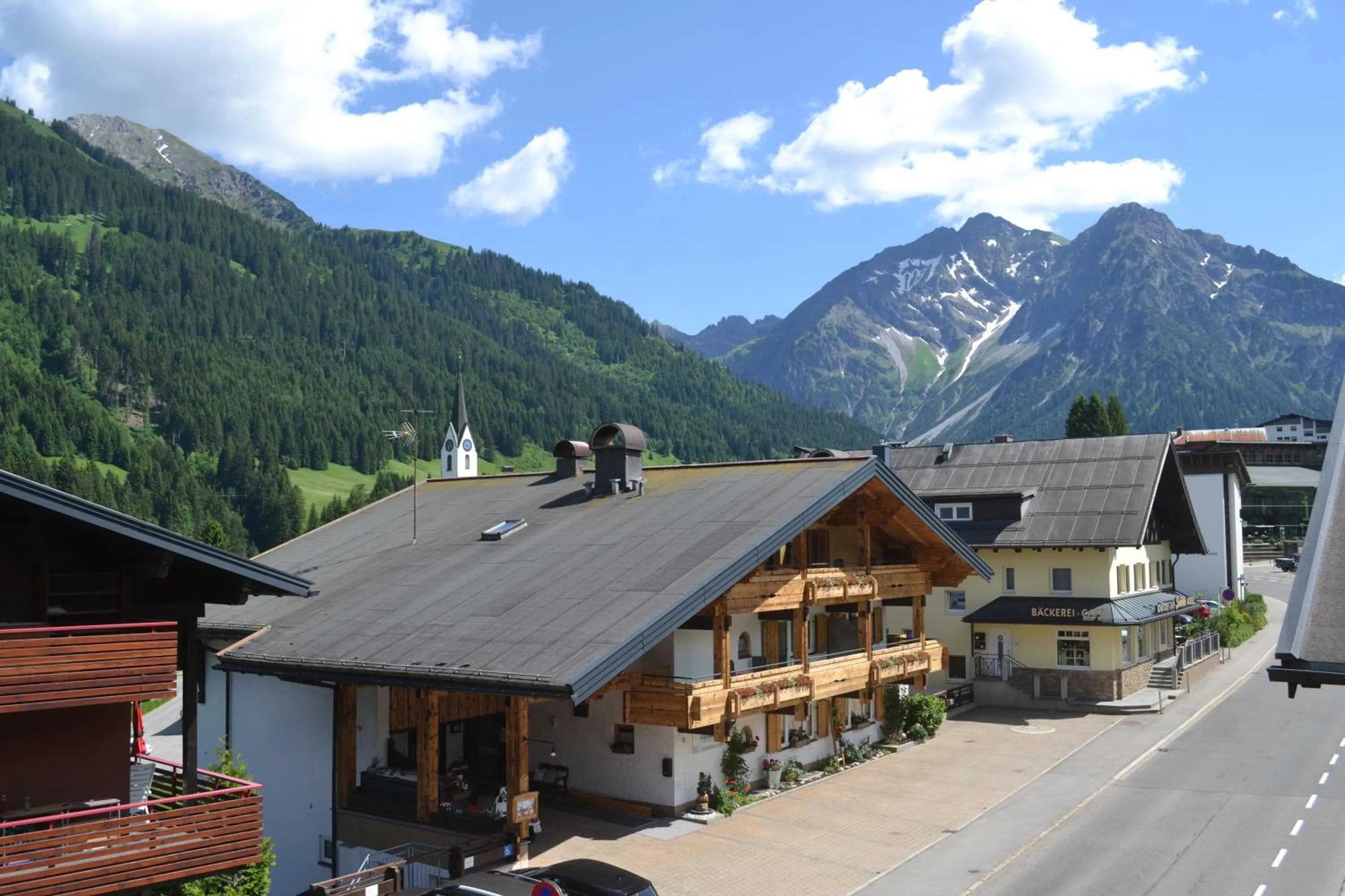 Property building in Alp-Chalet