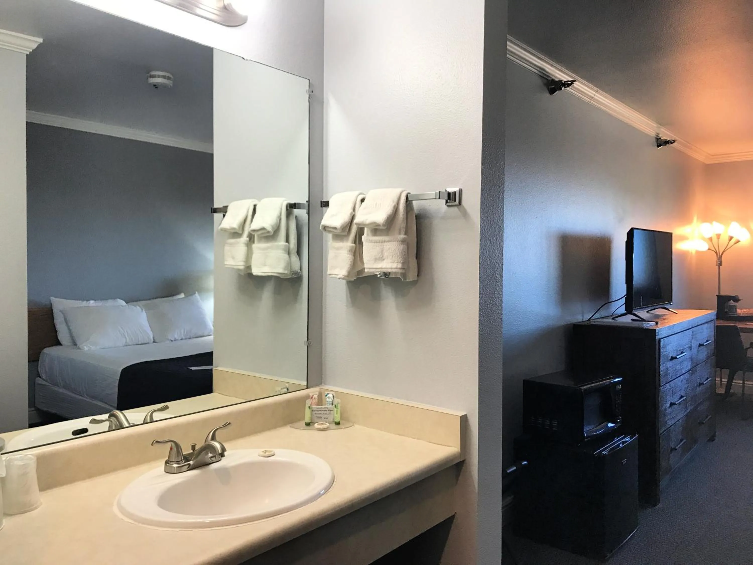 Bathroom in Gold King Mountain Inn