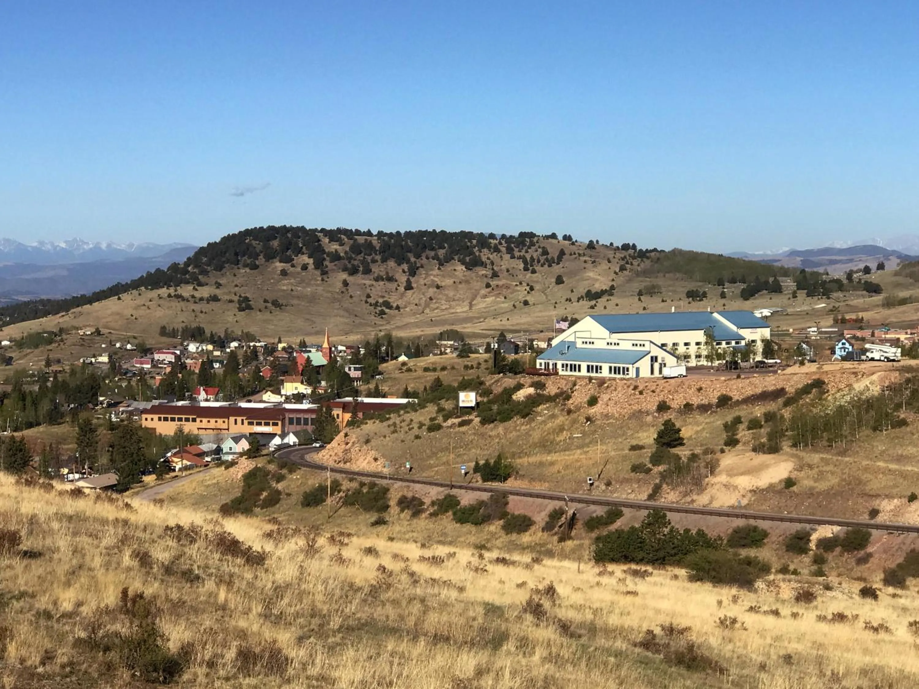Property building in Gold King Mountain Inn