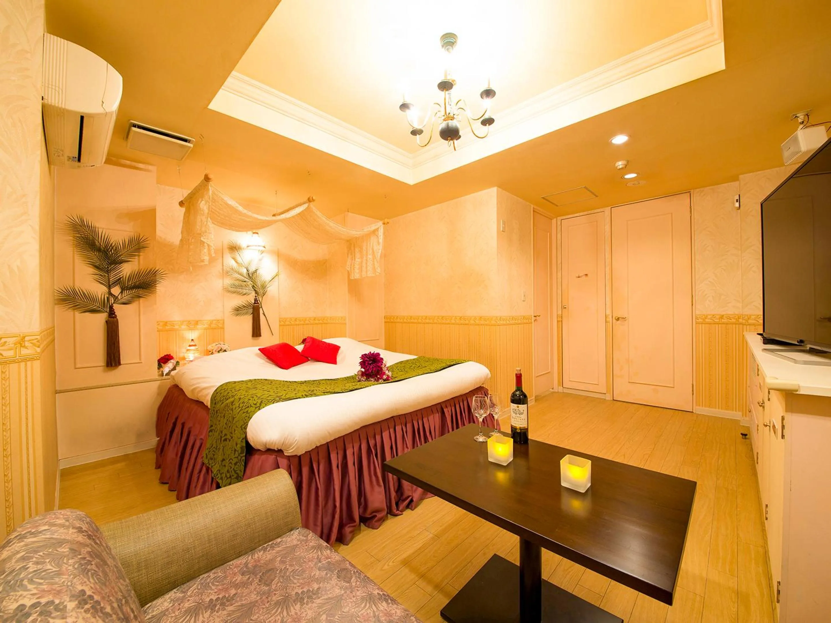 Photo of the whole room, Bed in Hotel Gallery (Adult Only)