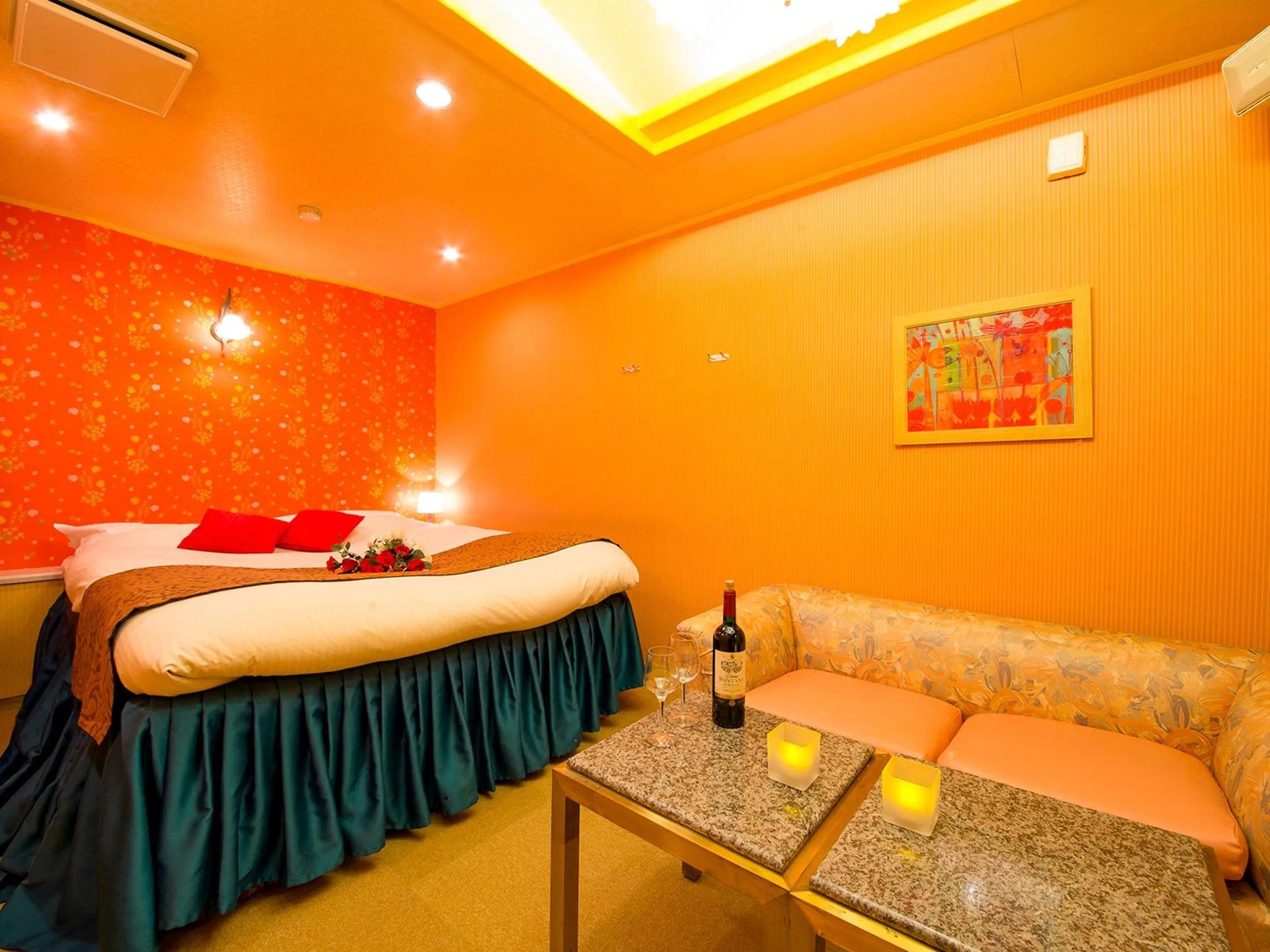 Photo of the whole room, Bed in Hotel Gallery (Adult Only)