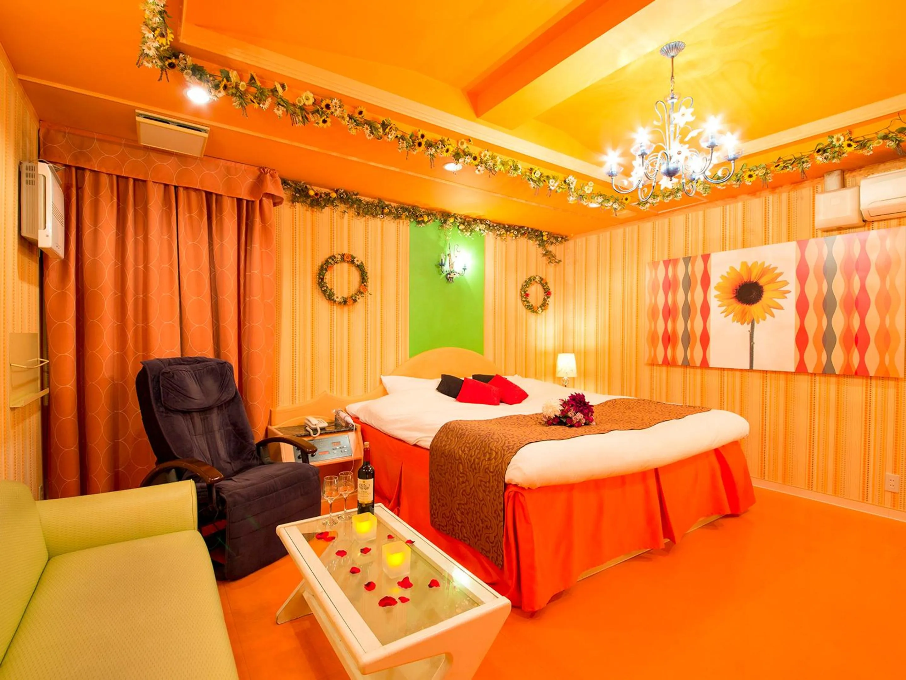 Photo of the whole room, Bed in Hotel Gallery (Adult Only)