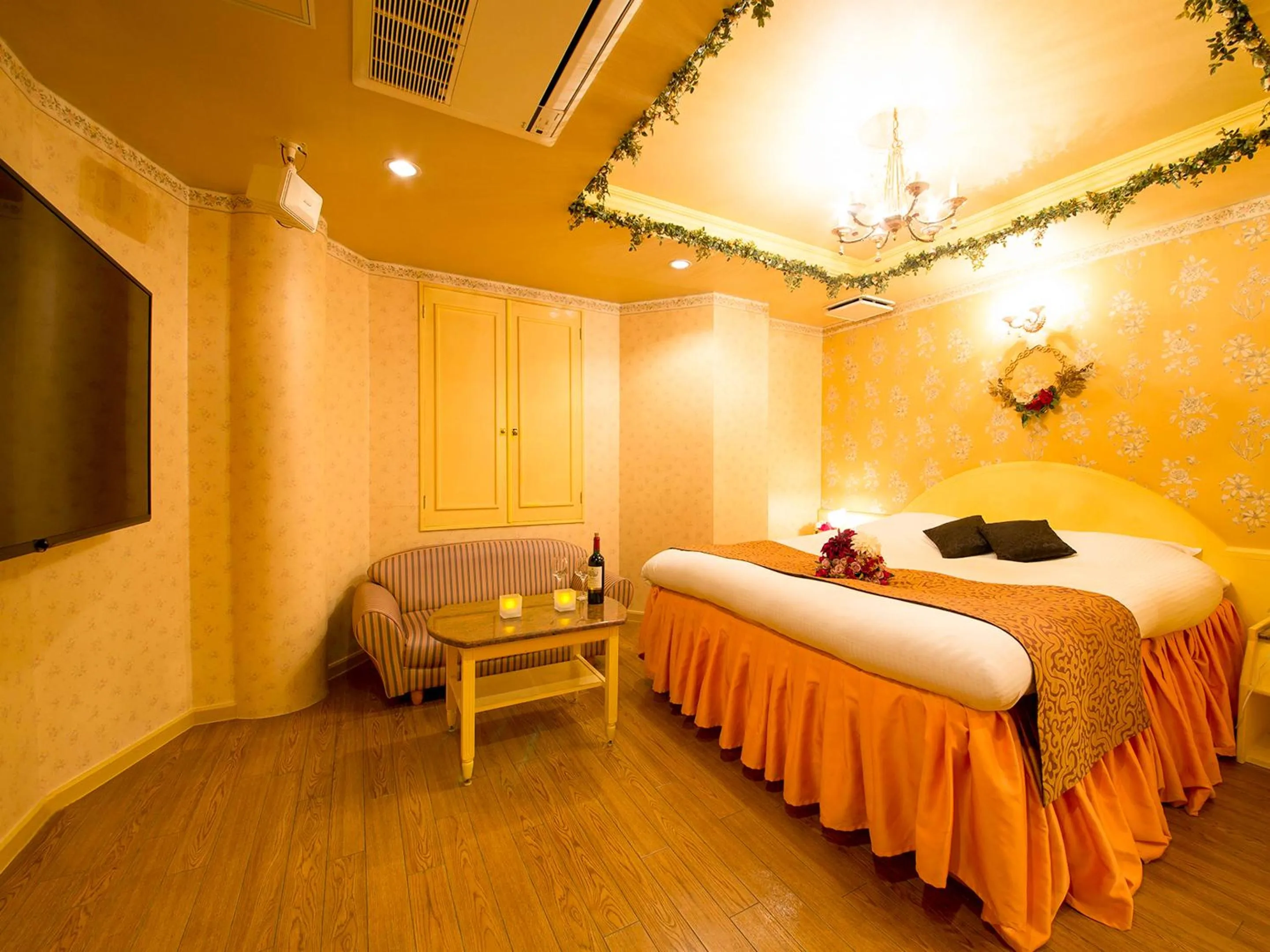 Photo of the whole room, Bed in Hotel Gallery (Adult Only)