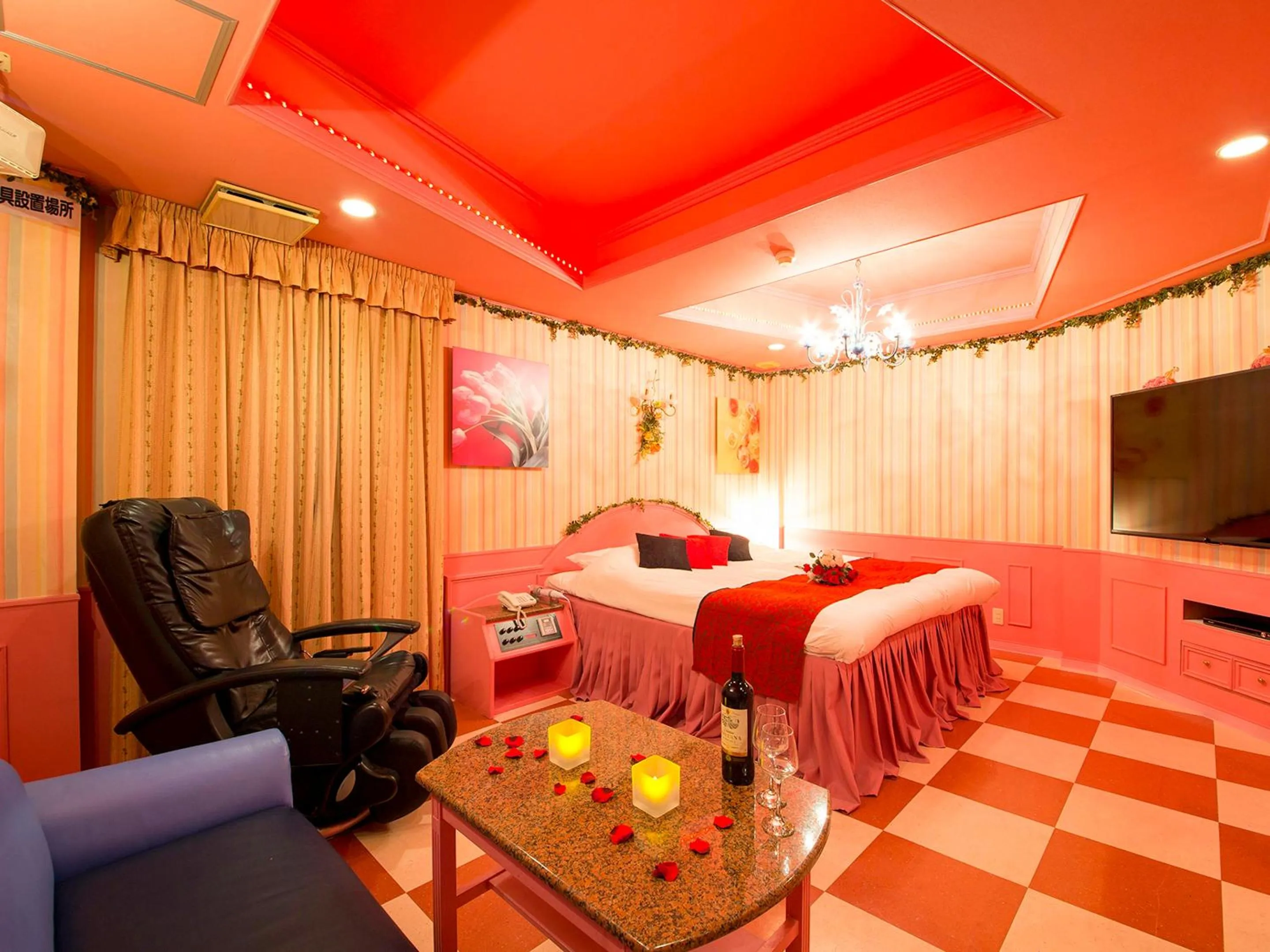 Photo of the whole room, Bed in Hotel Gallery (Adult Only)