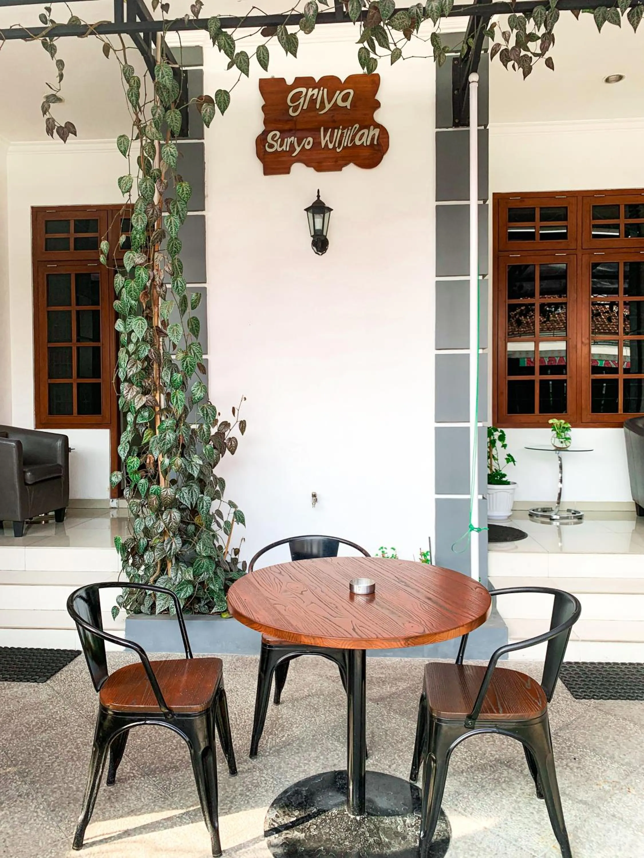 Seating area in Griya Suryo Wijilan