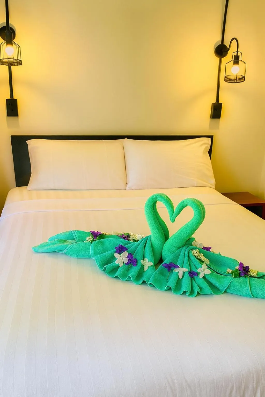 Bed in Lanta L.D. Beach Bungalow