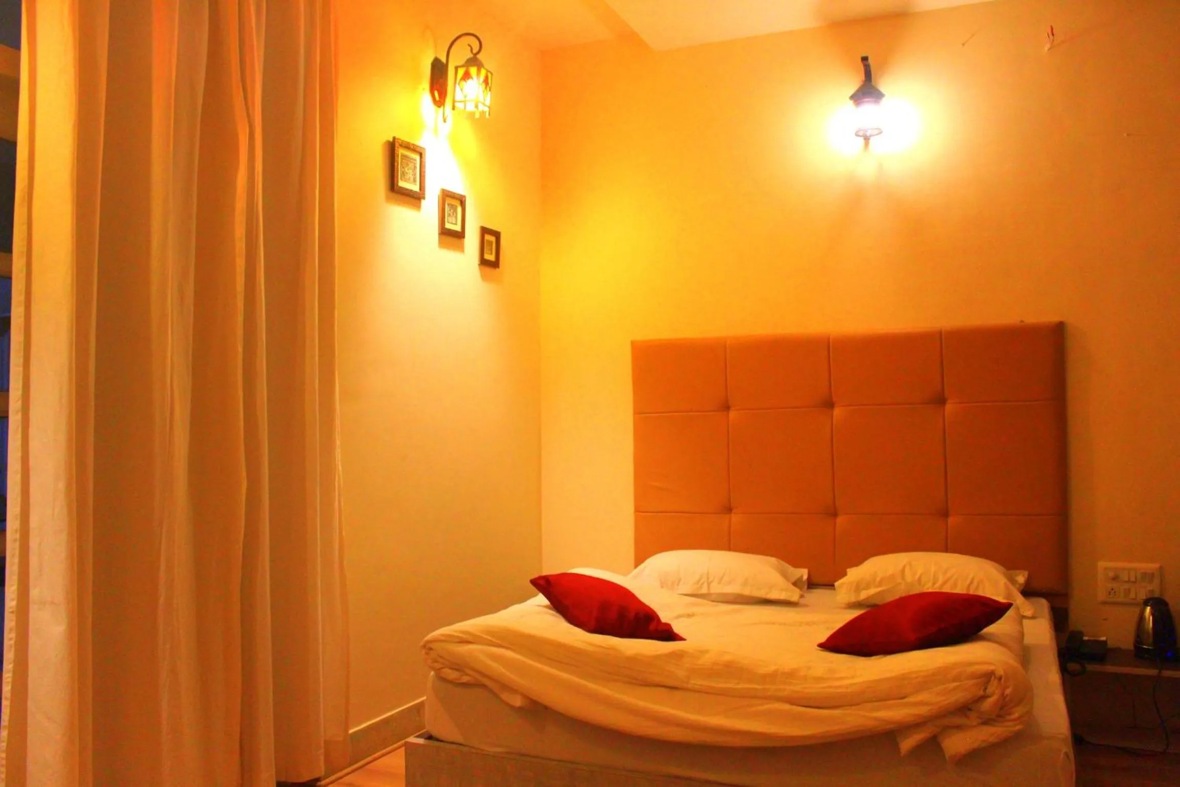 Hotel Toppers Corner