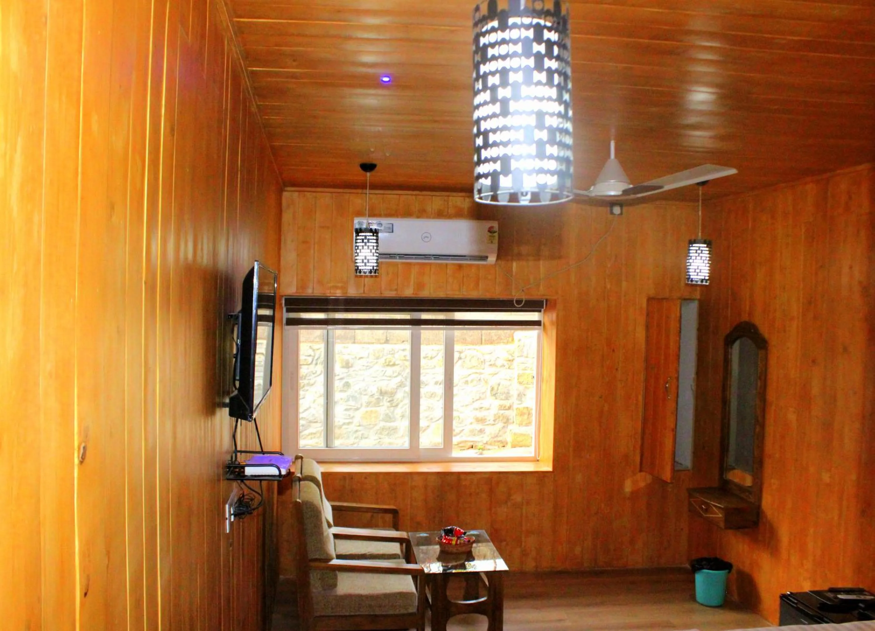 Hotel Toppers Corner